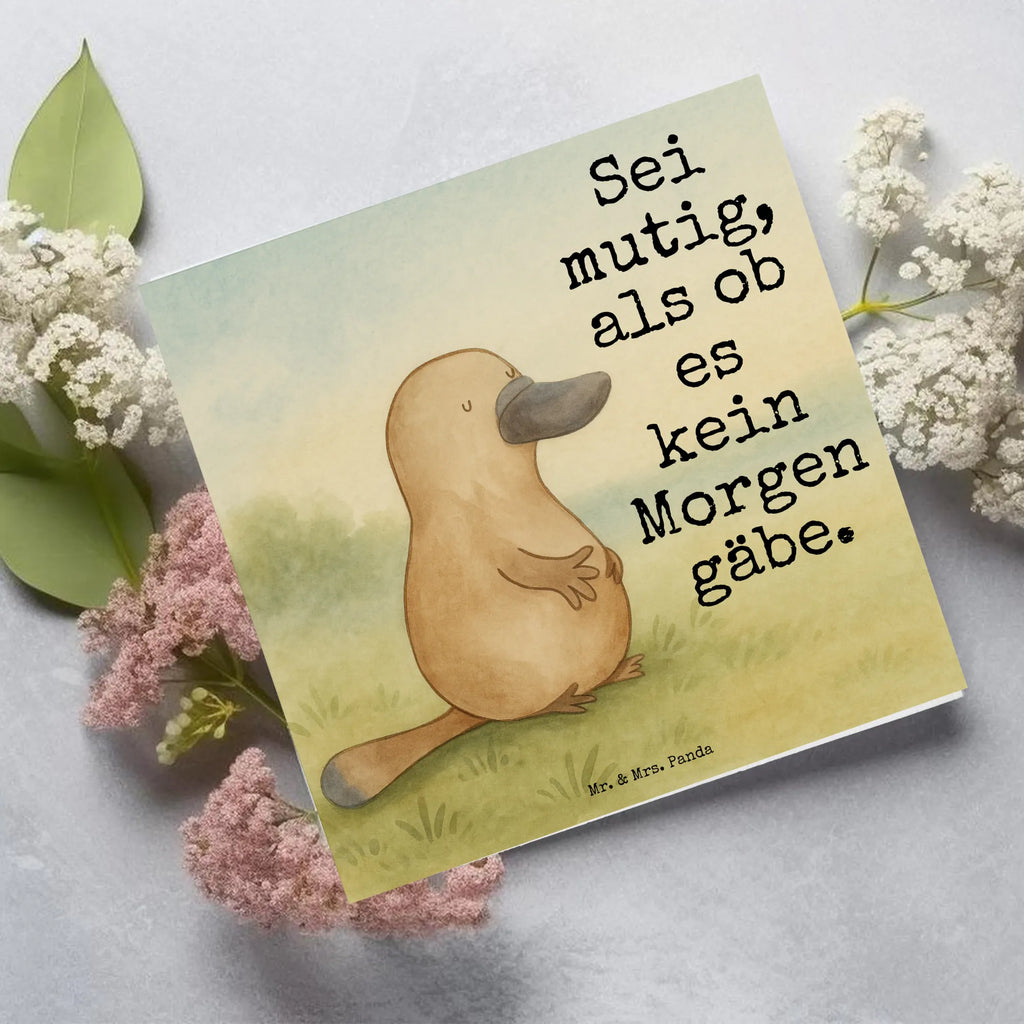 Deluxe Karte Schnabeltier Mut Design Karte, Grußkarte, Klappkarte, Einladungskarte, Glückwunschkarte, Hochzeitskarte, Geburtstagskarte, Hochwertige Grußkarte, Hochwertige Klappkarte, Meerestiere, Meer, Urlaub, Schnabeltier, Mut, mutig, Lebensweisheit, Schnabeltiere, Motivation, Training, Büro, Arbeit, Neuanfang, Neustart, Weltreise, Raodtrip