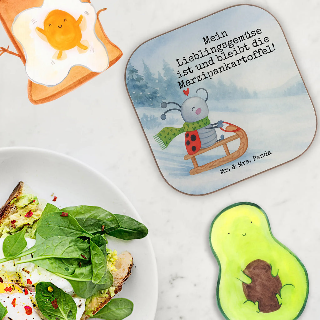 Untersetzer Smörle Rodeln Design Untersetzer Design, Korkuntersetzer, Glasuntersetzer, Getränkeuntersetzer, Untersetzer Holz, Tassen Untersetzer, Untersetzer Gläser, Bierdeckel, Holzuntersetzer, Untersetzer, Untersetzer für Gläser, Untersetzer aus Holz, Winter, Weihnachten, Weihnachtsdeko, Nikolaus, Advent, Heiligabend, Wintermotiv, Marzipan, Schlittenfahren, Smörle