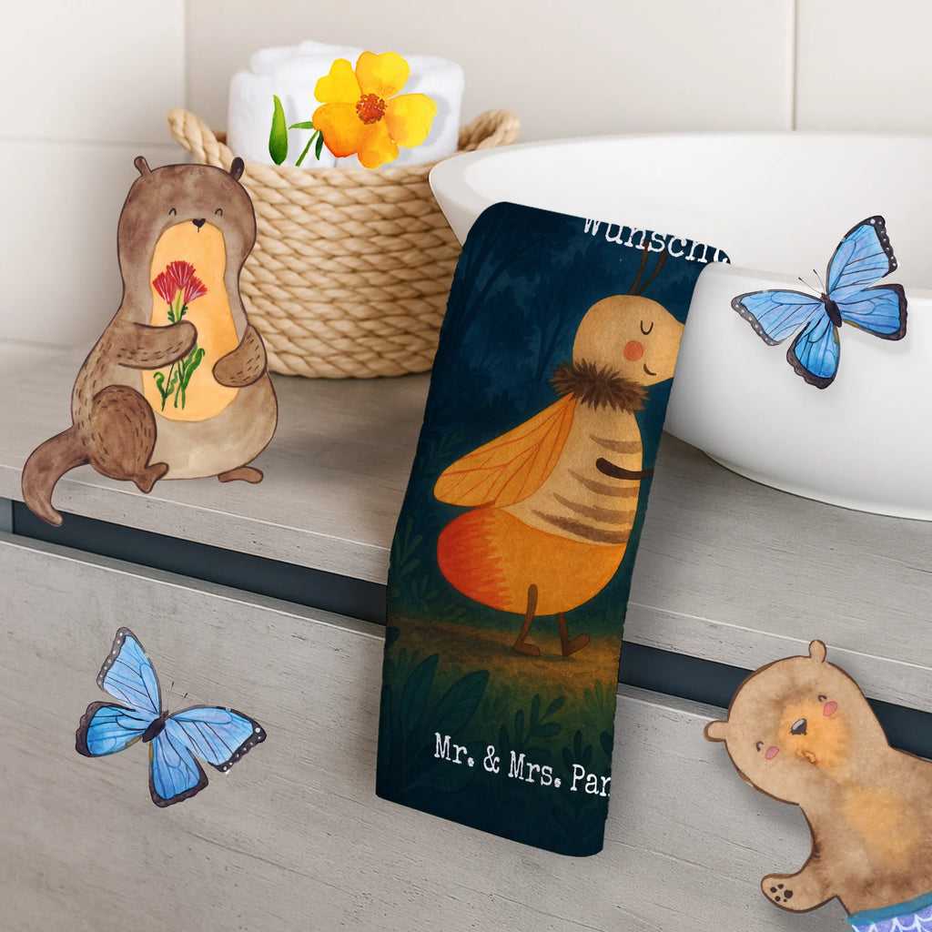 Personalisiertes Gästehandtuch Glühwürmchen Design Gästehandtuch 30x50 Mit Name, Gästehandtuch Grau Mit Wunschtext, Handtuch Gästezimmer Mit Namen, Handtuch Für Toilette Personalisiert, Gästehandtuch Bunt Personalisiert, Handtuch Gästeformat Mit Gravur, Gästehandtuch Strapazierfähig Mit Text, Gästehandtuch Hochwertig Personalisiert, Handtuch Klein Mit Namen, Gästehandtuch Modern Mit Namen, Gästehandtuch Schnell Trocknend Mit Wunschtext, Personalisiertes Gästehandtuch, Gästehandtuch Schwarz Mit Namen, Gästehandtuch Bio Baumwolle Mit Text, Gästehandtuch Weiß Mit Namen, Gästehandtuch Mit Muster Und Name, Gästehandtuch Baumwolle Mit Namen, Gästehandtuch Beige Mit Gravur, Gästehandtuch Für Hotels Mit Gravur, Gästehandtuch Bad Mit Wunschtext, Gästehandtuch Set Personalisiert, Gästehandtuch Weich Mit Namen, Gästehandtuch Klassisch Mit Wunschtext, Handtuch Für Gäste-WC Mit Name, Gästehandtuch Waschbar Mit Name, Handtuch Für Gäste Mit Name, Gäste-Tuch Mit Wunschtext, Waschhandtuch Mit Wunschtext, Gästehandtuch Mit Namen, Gästehandtuch Saugfähig Mit Wunschtext, Gästehandtuch Mit Bordüre Und Wunschtext, Gästehandtuch Ökologisch Mit Namen, Kleines Handtuch Personalisiert, Gästehandtücher Mit Wunschtext, Gästehandtuch Pflegeleicht Mit Gravur, Gästehandtuch Nachhaltig Personalisiert, Gästehandtuch Badezimmer Personalisiert, Tiermotive, Gute Laune, lustige Sprüche, Tiere, Lieblingsmensch, magisch, Leuchten, Verlobung, Liebesspruch, Heiratsantrag, Falter, Glühwurm, Glühwürmchen, Liebesbeweis, Jahrestag, Liebe