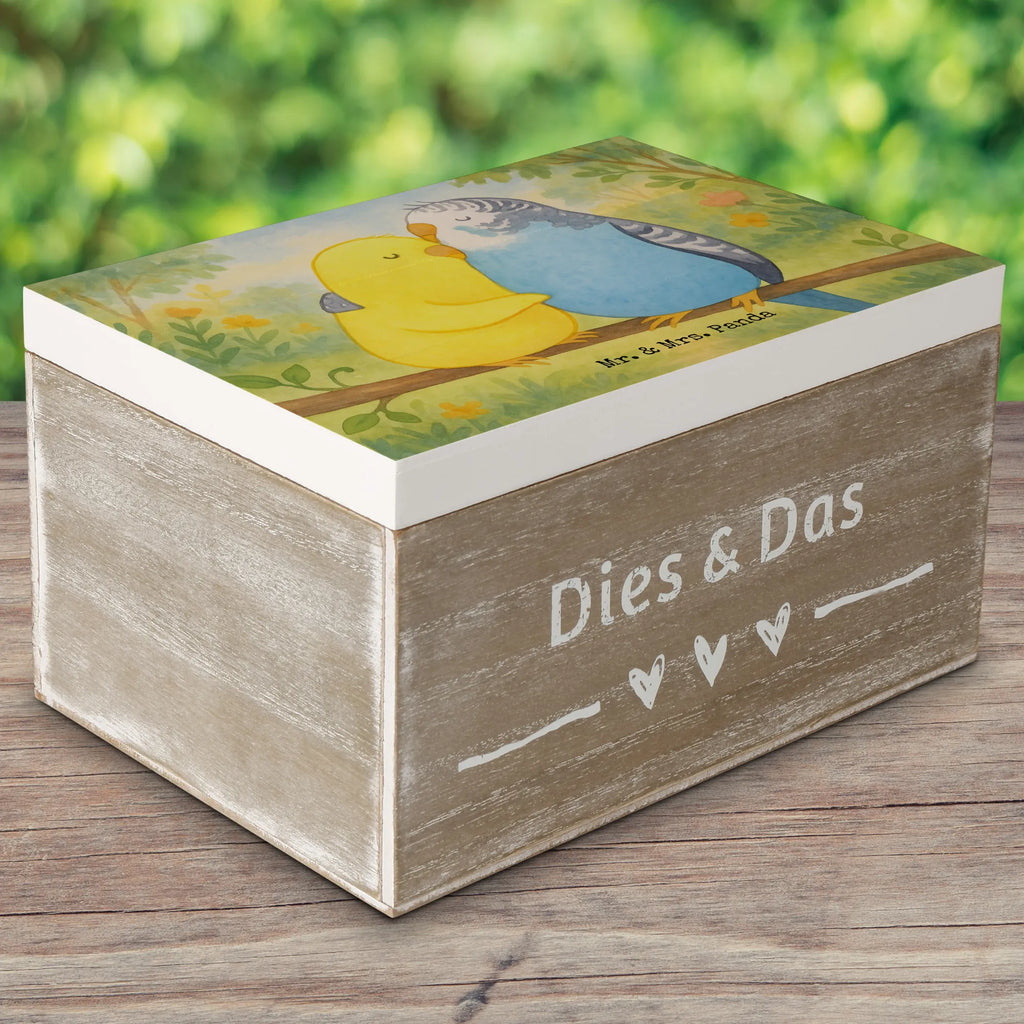 Holzkiste Wellensittich Liebe Design Schatzkiste, Truhe, Kiste, Aufbewahrungsbox, Geschenkbox, XXL, Erinnerungskiste, Schatulle, Dekokiste, Holzkiste, Geschenkdose, Erinnerungsbox, Liebe, Partner, Freund, Freundin, Ehemann, Ehefrau, Heiraten, Verlobung, Heiratsantrag, Liebesgeschenk, Jahrestag, Hocheitstag, Kuscheln, Vögel, Wellensittich, Vertrauen, Nähe