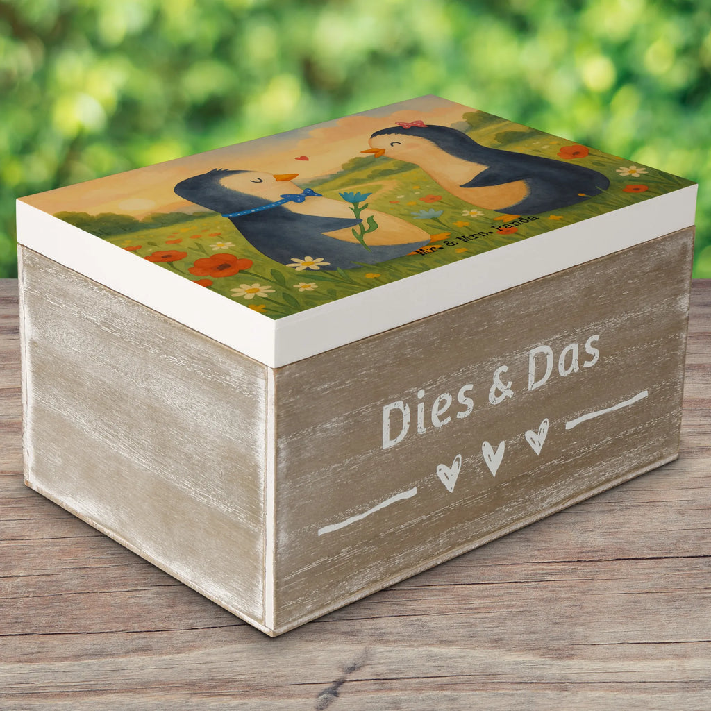 Skrzynia drewniana Pingwin para Design Geschenkdose, Truhe, Geschenkbox, XXL, Dekokiste, Schatulle, Schatzkiste, Aufbewahrungsbox, Kiste, Holzkiste, Erinnerungskiste, Erinnerungsbox, Pinguin, große Liebe, Liebesbeweis, Liebe, Hochzeitstag, Traumpaar, Hochzeit, Liebesgeschenk, Liebespaar, Hochzeitsgeschenk, Pinguine, Jahrestag, Verlobung