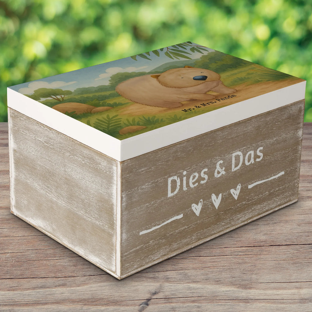 Skrzynia drewniana Wombat Design Aufbewahrungsbox, Truhe, Dekokiste, Erinnerungsbox, Erinnerungskiste, Geschenkbox, Kiste, Schatulle, Schatzkiste, Holzkiste, XXL, Geschenkdose, Tiermotive, Gute Laune, lustige Sprüche, Tiere, Australien, Das Leben ist schön, Spruch, Wombat, Motivation