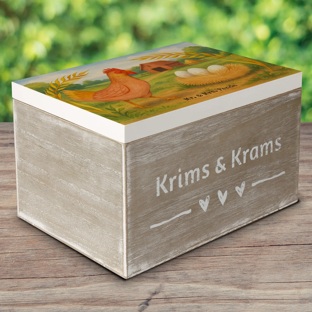 Holzkiste Huhn Stolz Design Geschenkbox, Schatulle, Schatzkiste, Holzkiste, Erinnerungsbox, Dekokiste, Truhe, Geschenkdose, XXL, Aufbewahrungsbox, Erinnerungskiste, Kiste, Bauernhof, Hoftiere, Landwirt, Landwirtin, Spruch, Hühner, Hahn, Landleben, Geburt, Eier, Schwangerschaft, Hof, Magie, Motivation, Henne