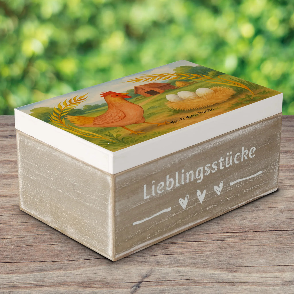 Holzkiste Huhn Stolz Design Geschenkbox, Schatulle, Schatzkiste, Holzkiste, Erinnerungsbox, Dekokiste, Truhe, Geschenkdose, XXL, Aufbewahrungsbox, Erinnerungskiste, Kiste, Bauernhof, Hoftiere, Landwirt, Landwirtin, Spruch, Hühner, Hahn, Landleben, Geburt, Eier, Schwangerschaft, Hof, Magie, Motivation, Henne