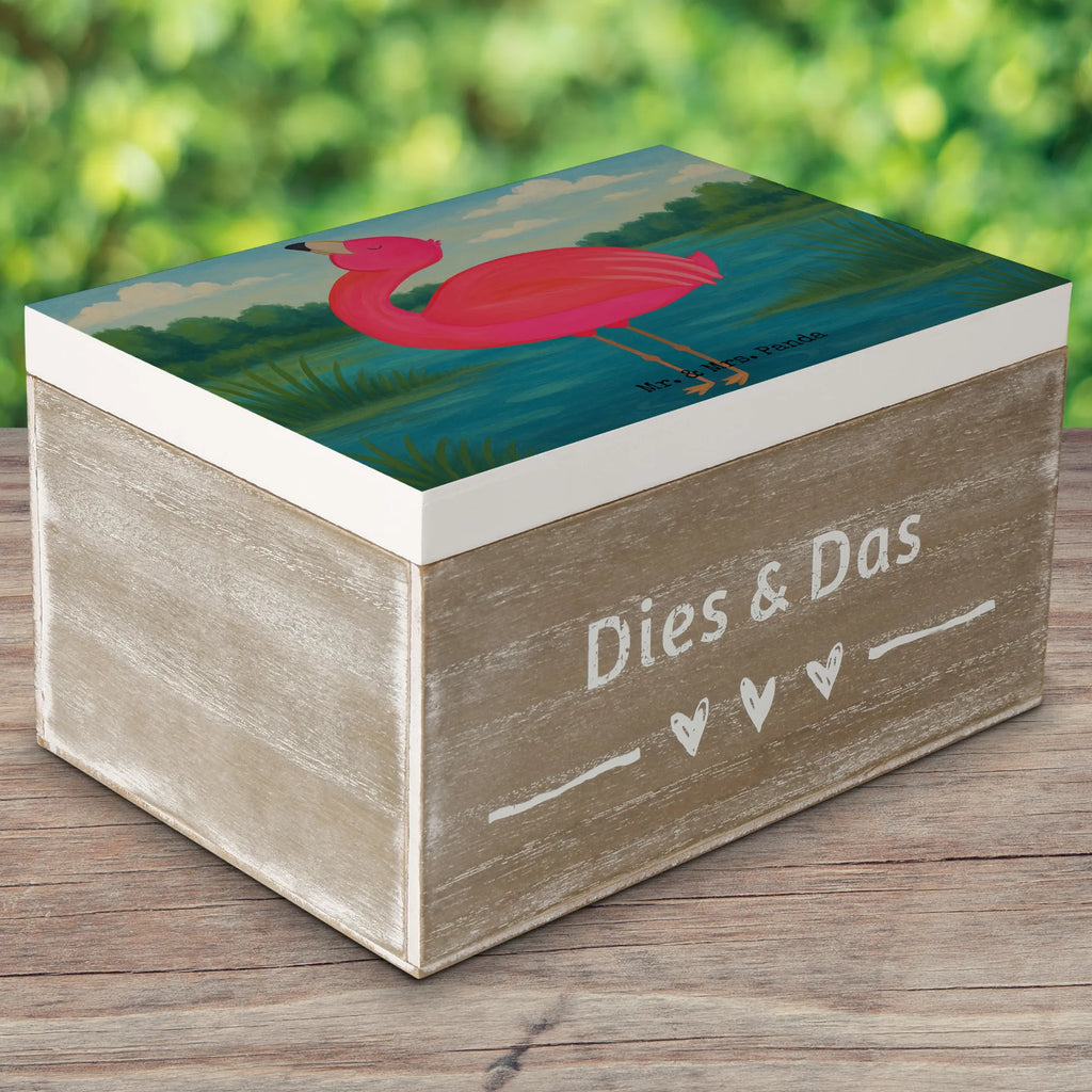 Wooden chest flamingo Proud Design Schatulle, Holzkiste, XXL, Geschenkdose, Dekokiste, Erinnerungsbox, Geschenkbox, Truhe, Aufbewahrungsbox, Erinnerungskiste, Schatzkiste, Kiste, Flamingo, Selbstliebe, Selbstakzeptanz, Tochter, Freundin, Schwester, Mama, beste Freundin, Freude, stolz