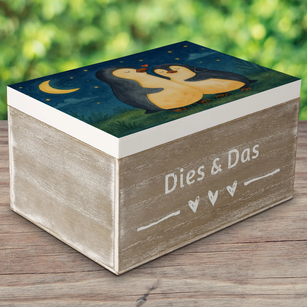 Holzkiste Pinguine Einschlafen Design Erinnerungskiste, Truhe, Holzkiste, XXL, Aufbewahrungsbox, Schatzkiste, Kiste, Erinnerungsbox, Dekokiste, Geschenkdose, Schatulle, Geschenkbox, Liebe, Partner, Freund, Freundin, Ehemann, Ehefrau, Heiraten, Verlobung, Heiratsantrag, Liebesgeschenk, Jahrestag, Hocheitstag, Geschenk für Partner, Valentinstag, Mitbringsel, Liebesbeweis, Geschenk für Frauen, Geschenk für Freundin, für Ehemann, Hochzeitstag, für Männer