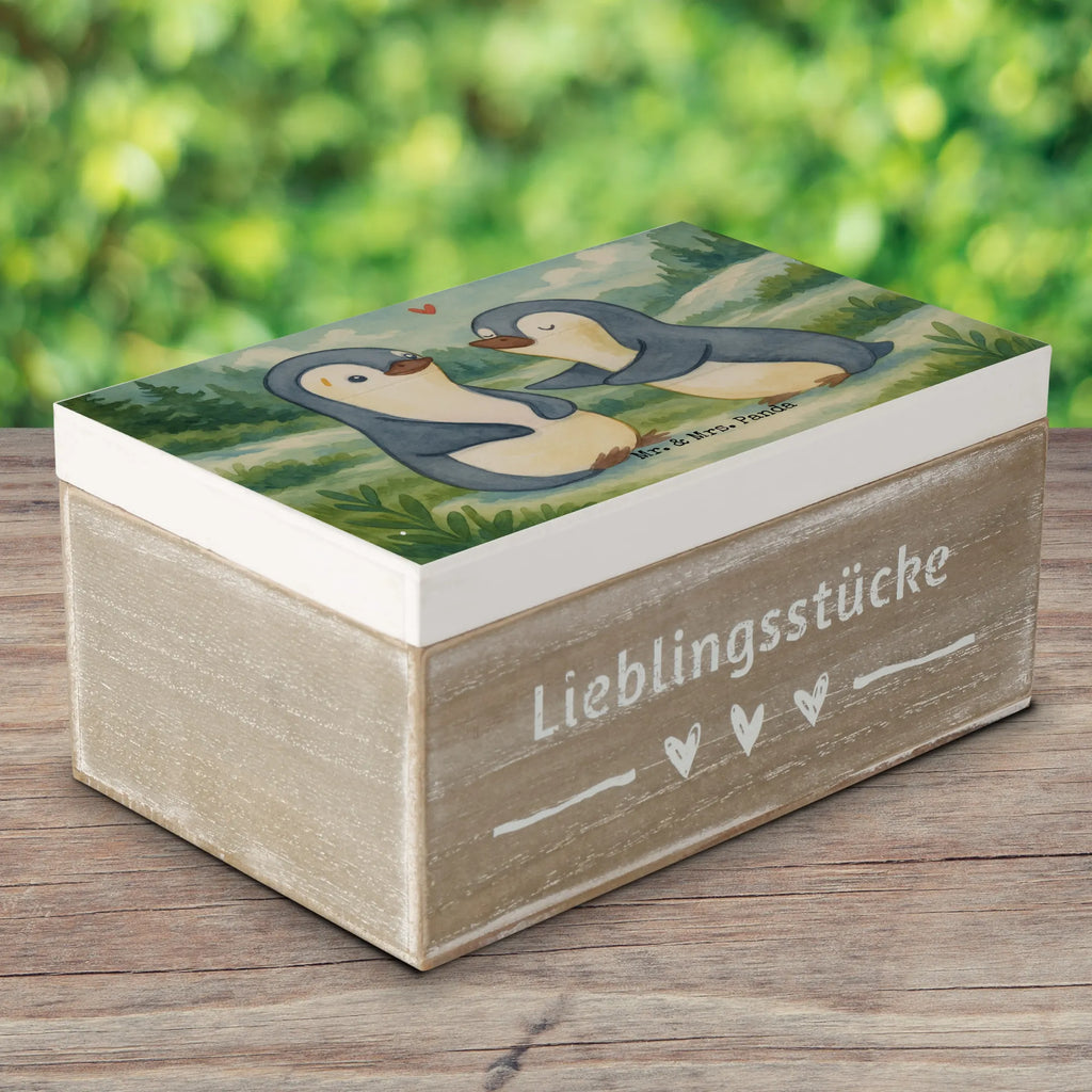 Holzkiste Pinguine trösten Design Geschenkbox, Schatulle, Schatzkiste, Holzkiste, Erinnerungskiste, Truhe, Aufbewahrungsbox, Geschenkdose, Kiste, XXL, Dekokiste, Erinnerungsbox, Liebe, Partner, Freund, Freundin, Ehemann, Ehefrau, Heiraten, Verlobung, Heiratsantrag, Liebesgeschenk, Jahrestag, Hocheitstag, für Männer, Hochzeitstag, Valentinstag, Geschenk für Partner, Liebesbeweis, für Ehemann, Geschenk für Frauen, Mitbringsel, Geschenk für Freundin