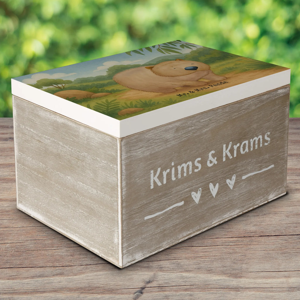 Skrzynia drewniana Wombat Design Aufbewahrungsbox, Truhe, Dekokiste, Erinnerungsbox, Erinnerungskiste, Geschenkbox, Kiste, Schatulle, Schatzkiste, Holzkiste, XXL, Geschenkdose, Tiermotive, Gute Laune, lustige Sprüche, Tiere, Australien, Das Leben ist schön, Spruch, Wombat, Motivation