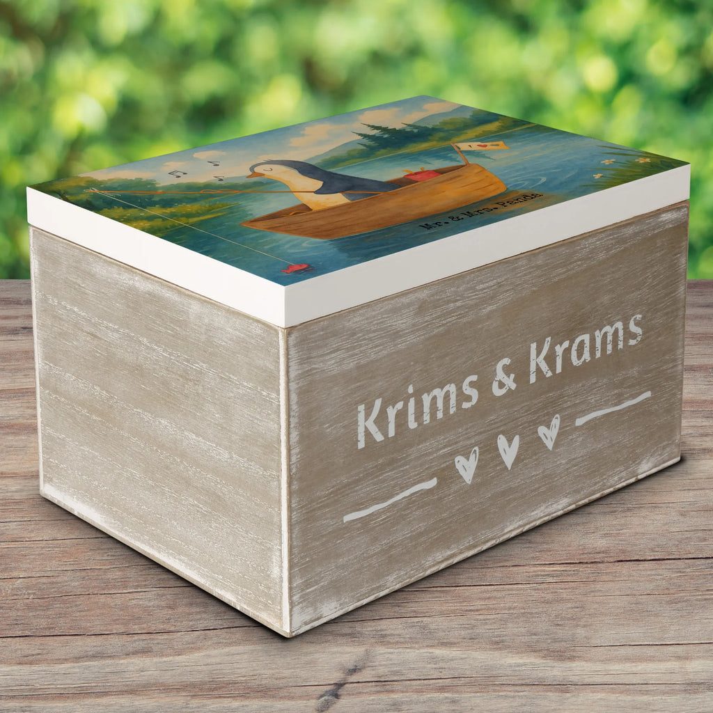 Holzkiste Pinguin Angelboot Design Geschenkbox, Geschenkdose, Dekokiste, Truhe, Erinnerungskiste, Holzkiste, Erinnerungsbox, Kiste, Aufbewahrungsbox, Schatzkiste, XXL, Schatulle, Pinguin, Trennung, Neustart, Pinguine, genießen, Geschenkidee Liebeskummer, Angelboot, Lebenslust, Neuanfang, Motivation, Angeln, Scheidung, Boot, Leben