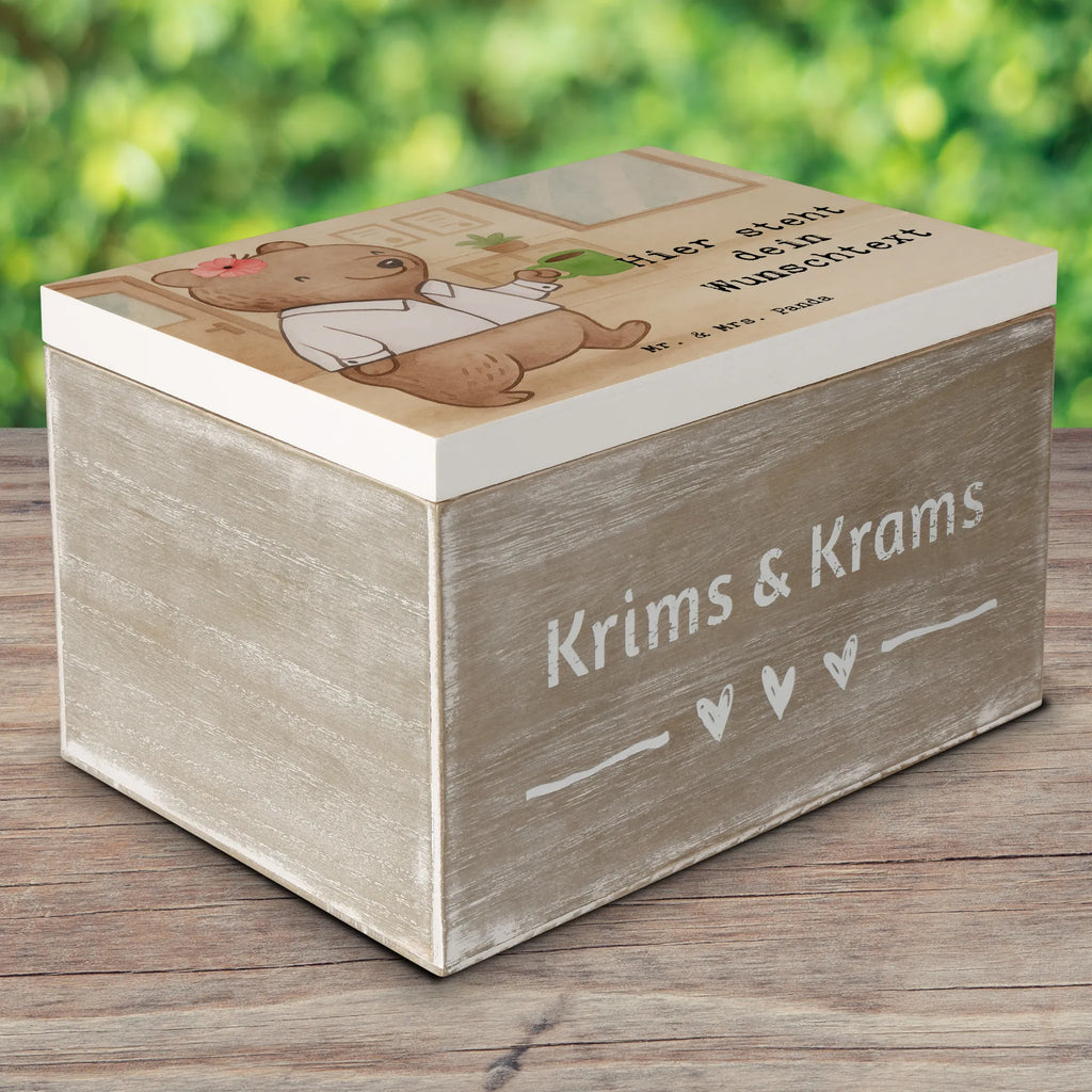 Personalizowane drewniane pudełko urzędniczka Pasja Design Truhe mit Namen, Aufbewahrungsbox mit Namen, Kiste Personalisiert, Schatzkiste Personalisiert, Holzkiste Personalisiert, Truhe Personalisiert, Holzkiste mit Namen, Schatulle Personalisiert, Dekokiste mit Namen, Erinnerungskiste, Kiste mit Namen, Erinnerungsbox mit Namen, mit Namen, Schatzkiste mit Namen, Erinnerungsbox Personalisiert, Dekokiste Personalisiert, Schatulle mit Namen, GEschenkdose personalisiert, Erinnerungskiste Personalisiert, Geschenkbox personalisiert, Aufbewahrungsbox Personalisiert, Beruf, Ausbildung, Jubiläum, Abschied, Rente, Kollege, Kollegin, Geschenk, Schenken, Arbeitskollege, Mitarbeiter, Firma, Danke, Dankeschön, Verbeamtung, Beamtentum, Beamte, öffentlicher Dienst, Studium, Amt