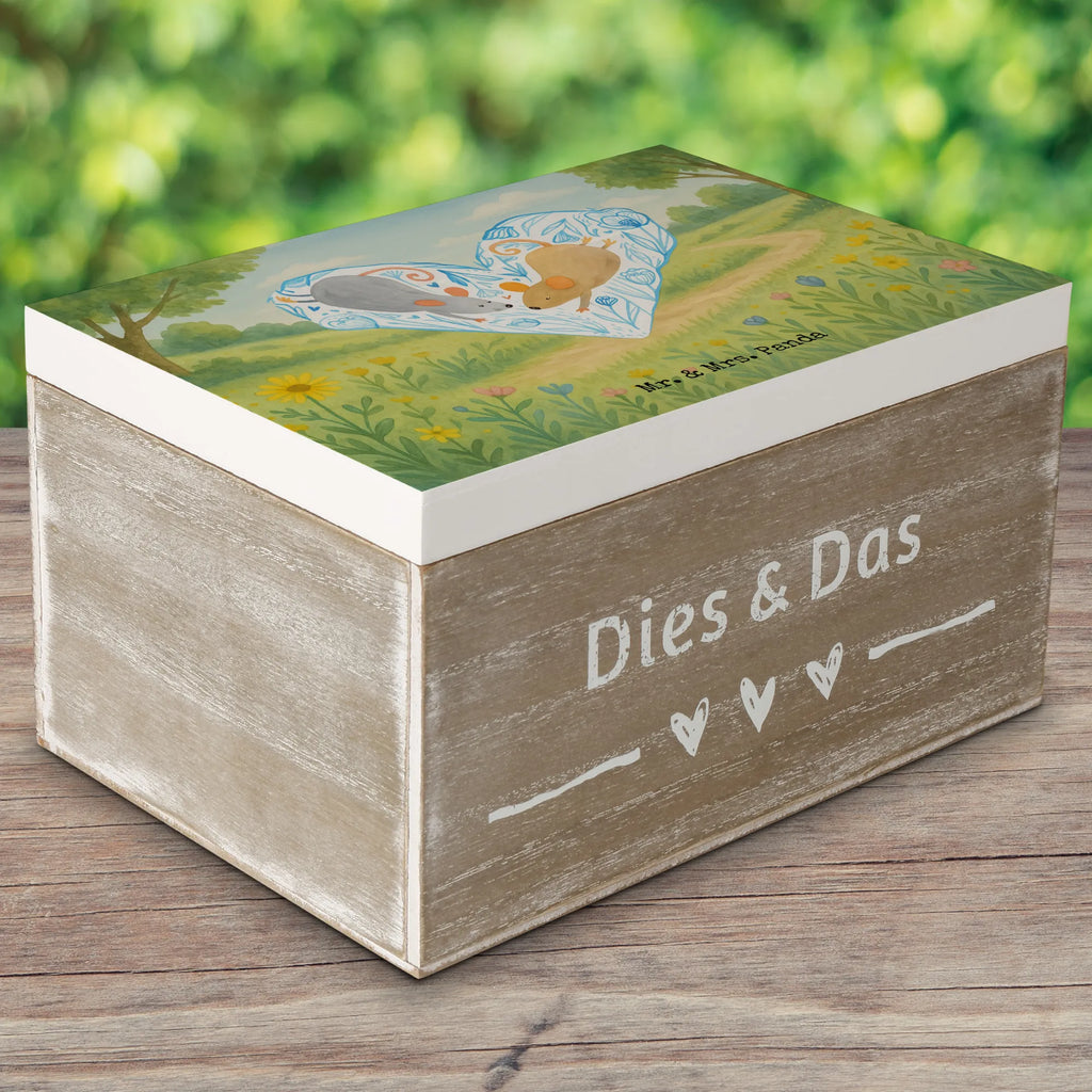 Wooden chest Mice heart Design Truhe, Geschenkbox, Schatzkiste, Erinnerungskiste, Schatulle, Aufbewahrungsbox, Holzkiste, XXL, Geschenkdose, Erinnerungsbox, Kiste, Dekokiste, Liebe, Partner, Freund, Freundin, Ehemann, Ehefrau, Heiraten, Verlobung, Heiratsantrag, Liebesgeschenk, Jahrestag, Hocheitstag, Liebesbeweis, Love, Geschenk für zwei, Liebesbotschaft, Maus, Lieblingsmensch, Hochzeit, Mäuse, Gemeinsamkeit