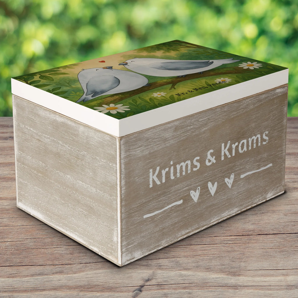 Wooden chest Turtledoves in love Design Truhe, Box aus Holz, Erinnerungsbox Hochzeit, Dekokiste, Holzbox mit Deckel, Schatzkiste, Kiste, Erinnerungsbox, Holzkiste mit Deckel, Erinnerungsbox Baby, Aufbewahrungsbox Holz, Schatulle, Erinnerungskiste, Dekorative Holzkiste, Holztruhe, Holzbox, Aufbewahrungsbox, Holzkisten, Holzboxen, Holz Aufbewahrungsbox, Aufbewahrungskiste, Aufbewahrungsbox aus Holz, Holzkiste, Geschenkbox, Schmuckkästchen, Deko Box, Ordnungsbox, Freundin, Ehefrau, Freund, Jahrestag, Ehemann, Partner, Liebesgeschenk, Verlobung, Heiratsantrag, Heiraten, Hocheitstag, Liebe, Hochzeitstag, Liebesbeweis, Geschenk Freund, Turteltauben, Verheiratet, Turteltäubchen, Tauben, Verlobt, Geschenk Hochzeit, Geschenk Freundin, Verliebt
