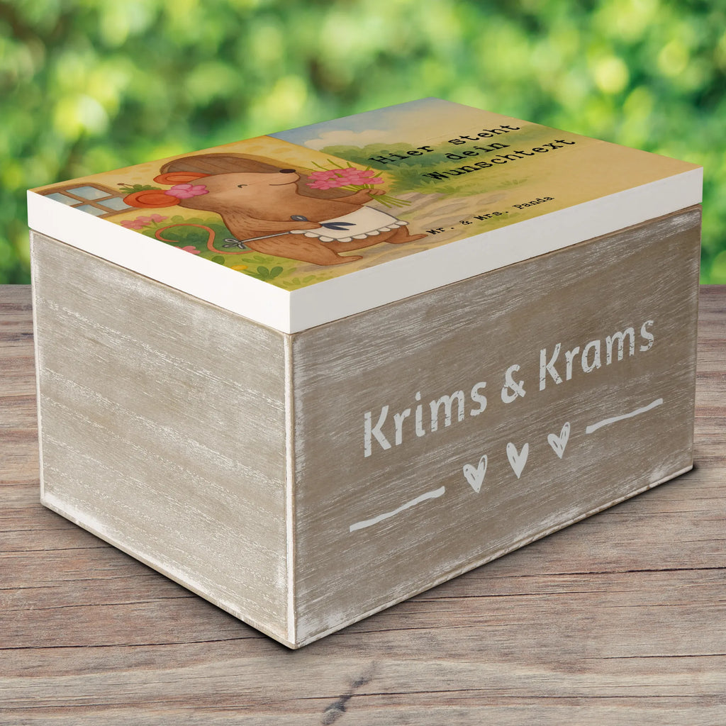 Personalised wooden chest Mouse Best neighbor in the world Design Schatzkiste mit Namen, Dekokiste Personalisiert, Kiste mit Namen, Erinnerungskiste Personalisiert, Holzkiste mit Namen, Geschenkbox personalisiert, Dekokiste mit Namen, mit Namen, Kiste Personalisiert, Erinnerungskiste, GEschenkdose personalisiert, Truhe mit Namen, Erinnerungsbox Personalisiert, Erinnerungsbox mit Namen, Schatzkiste Personalisiert, Truhe Personalisiert, Schatulle mit Namen, Schatulle Personalisiert, Holzkiste Personalisiert, Aufbewahrungsbox mit Namen, Aufbewahrungsbox Personalisiert, für, Dankeschön, Geschenk, Schenken, Geburtstag, Geburtstagsgeschenk, Geschenkidee, Danke, Bedanken, Mitbringsel, Freude machen, Geschenktipp, Anwohnerin, Nachbarin, Nachbarschaft, Nachbarn, Angrenzer, Freundschaft, Freundin, Bewohnerin
