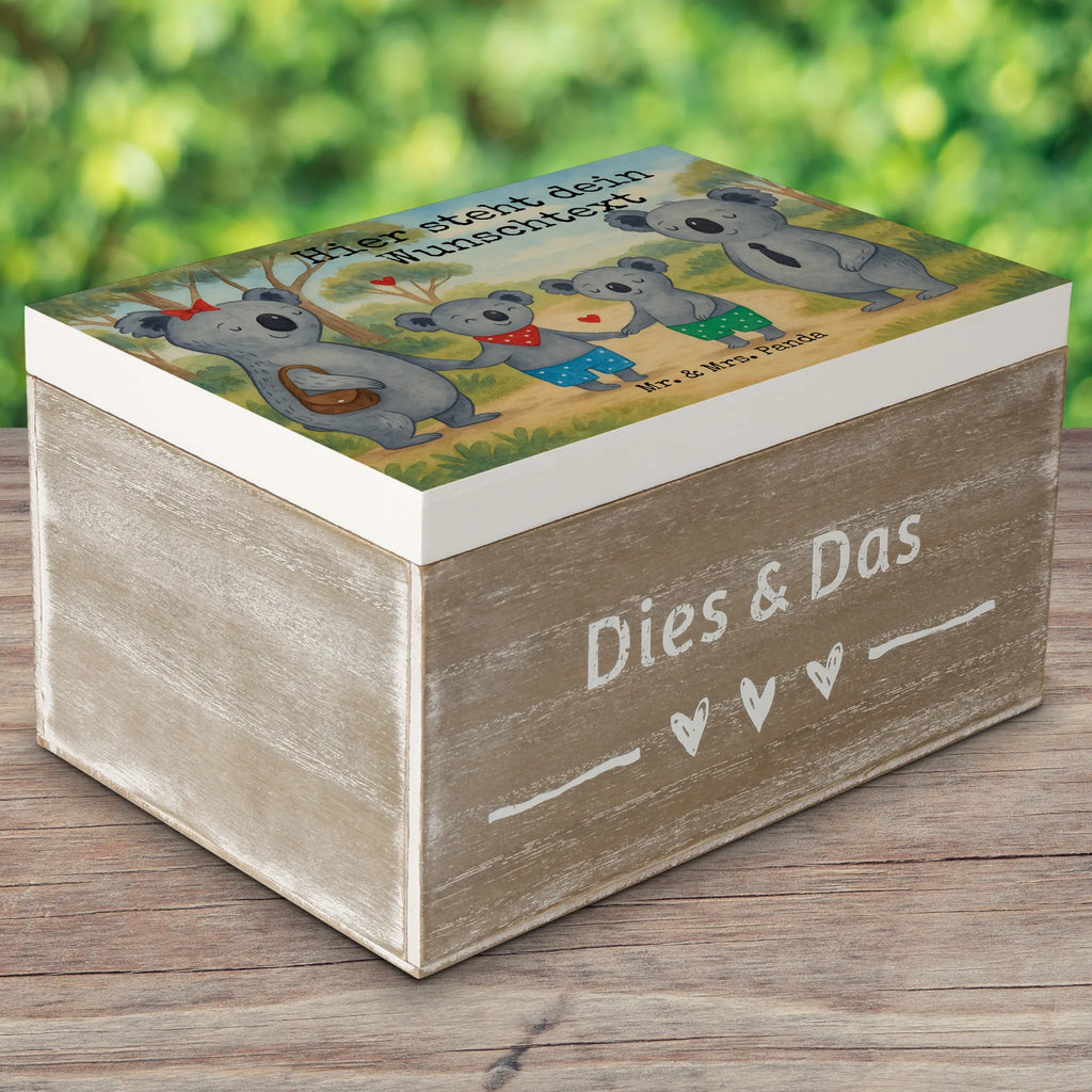 Personalizowane drewniane pudełko Rodzina koali dwa Design Kiste mit Namen, Schatzkiste mit Namen, Aufbewahrungsbox Personalisiert, Holzkiste mit Namen, Truhe Personalisiert, Erinnerungskiste, Schatulle Personalisiert, Erinnerungsbox mit Namen, Erinnerungskiste Personalisiert, Kiste Personalisiert, Aufbewahrungsbox mit Namen, Schatzkiste Personalisiert, Holzkiste Personalisiert, GEschenkdose personalisiert, Dekokiste Personalisiert, Erinnerungsbox Personalisiert, mit Namen, Schatulle mit Namen, Dekokiste mit Namen, Geschenkbox personalisiert, Truhe mit Namen, Familie, Vatertag, Muttertag, Bruder, Schwester, Mama, Papa, Oma, Opa, beste Familie, Koala, Familienleben, Familienzeit, Lieblingsfamilie, Koalafamilie, Koalabär
