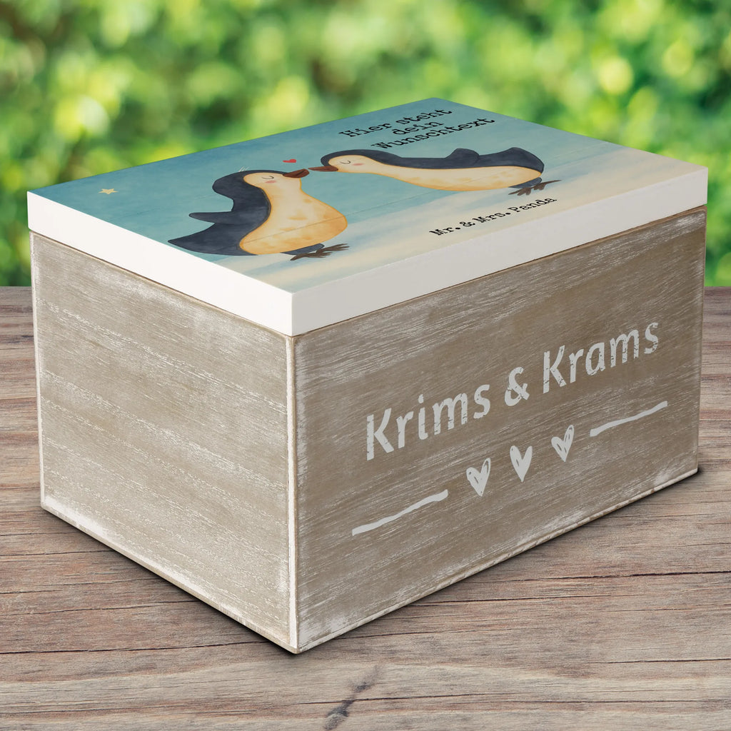 Personalisierte Holzkiste Pinguin Liebe Design Erinnerungskiste Personalisiert, Holzkiste Personalisiert, Aufbewahrungsbox Personalisiert, Schatzkiste Personalisiert, Truhe mit Namen, Dekokiste mit Namen, Erinnerungskiste, Dekokiste Personalisiert, Aufbewahrungsbox mit Namen, Schatzkiste mit Namen, Holzkiste mit Namen, Erinnerungsbox Personalisiert, Geschenkbox personalisiert, mit Namen, Schatulle Personalisiert, Kiste mit Namen, Kiste Personalisiert, Schatulle mit Namen, Erinnerungsbox mit Namen, Truhe Personalisiert, GEschenkdose personalisiert, Liebe, Partner, Freund, Freundin, Ehemann, Ehefrau, Heiraten, Verlobung, Heiratsantrag, Liebesgeschenk, Jahrestag, Hocheitstag, Geschenkidee, Love, Hochzeitstag, Paar, Gastgeschenk, Liebesspruch, Pinguin Paar, Geschenk Freund, Geschenk Hochzeitstag, Pinguinpaar, Pinguin, Verlobter, Pärchen. Liebespaar, Liebesbeweis, Verlobte, Pinguine, Pinguin Liebe, Geschenk Freundin, Hochzeit