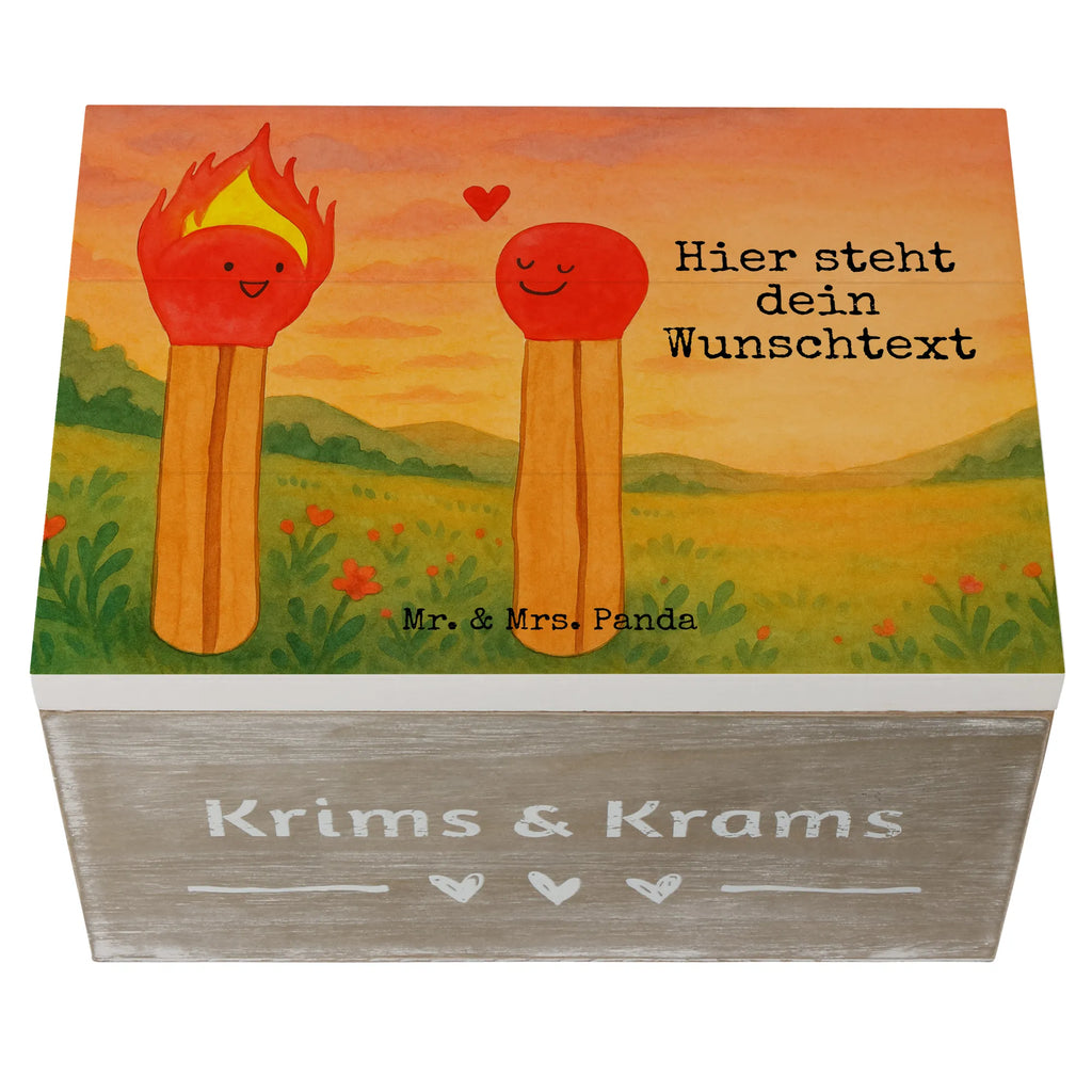 Personalisierte Holzkiste Streichhölzer Design Schatulle mit Namen, Erinnerungsbox Personalisiert, Erinnerungsbox mit Namen, Erinnerungskiste Personalisiert, Dekokiste mit Namen, Truhe mit Namen, Holzkiste mit Namen, Geschenkbox personalisiert, Schatzkiste mit Namen, Schatulle Personalisiert, Aufbewahrungsbox mit Namen, Holzkiste Personalisiert, Truhe Personalisiert, mit Namen, Erinnerungskiste, Dekokiste Personalisiert, Kiste mit Namen, Aufbewahrungsbox Personalisiert, Schatzkiste Personalisiert, GEschenkdose personalisiert, Kiste Personalisiert, Liebe, Partner, Freund, Freundin, Ehemann, Ehefrau, Heiraten, Verlobung, Heiratsantrag, Liebesgeschenk, Jahrestag, Hocheitstag, Streichhölzer