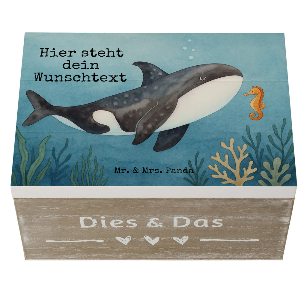 Personalised wooden chest Orca Design Truhe mit Namen, mit Namen, Dekokiste Personalisiert, Truhe Personalisiert, Erinnerungskiste, Erinnerungsbox Personalisiert, Dekokiste mit Namen, Schatzkiste Personalisiert, Holzkiste Personalisiert, Erinnerungskiste Personalisiert, Kiste mit Namen, Schatulle Personalisiert, Aufbewahrungsbox Personalisiert, Schatulle mit Namen, Geschenkbox personalisiert, GEschenkdose personalisiert, Aufbewahrungsbox mit Namen, Schatzkiste mit Namen, Holzkiste mit Namen, Erinnerungsbox mit Namen, Kiste Personalisiert, Meerestiere, Meer, Urlaub, Möglichkeiten, Wal, Startup, Selbstliebe, Motivation, Neustart, Arbeit, Orcas, Orca, Killerwal, Büro