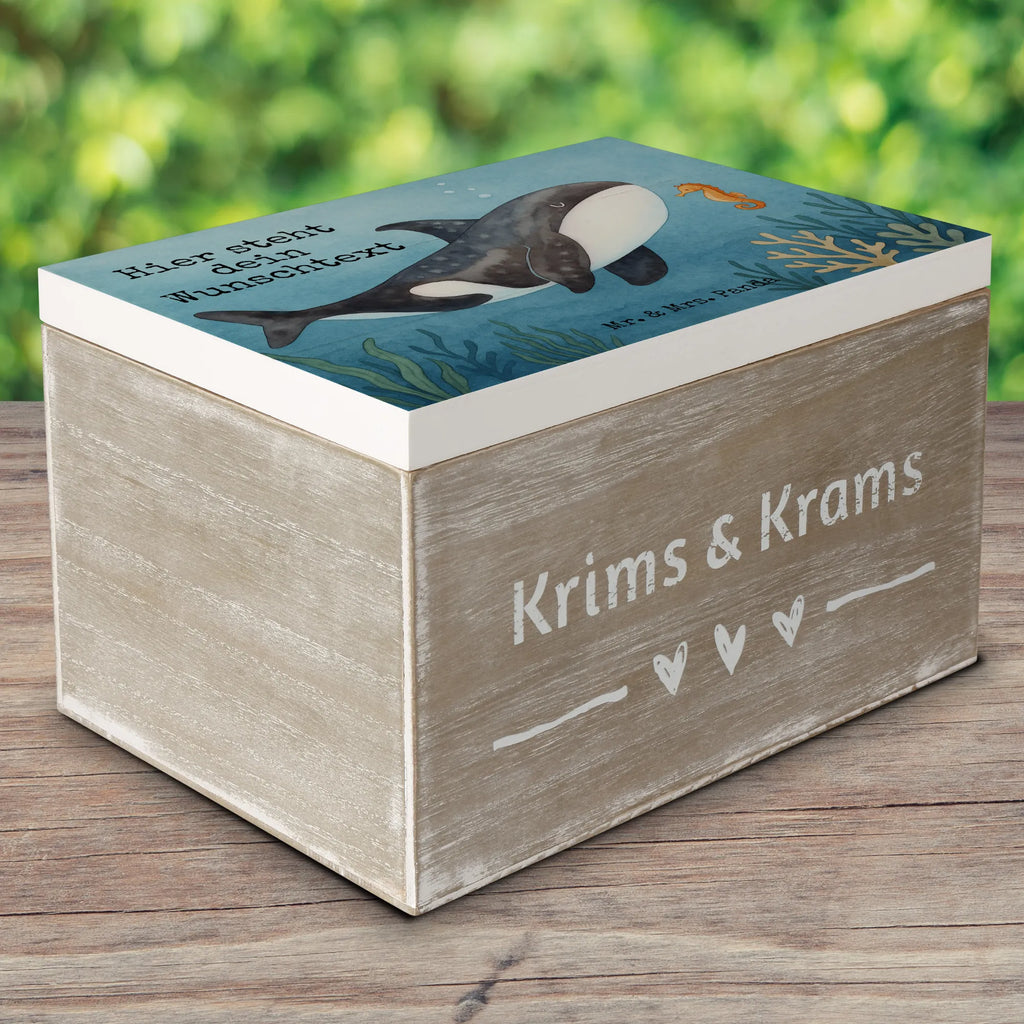 Personalised wooden chest Orca Design Truhe mit Namen, mit Namen, Dekokiste Personalisiert, Truhe Personalisiert, Erinnerungskiste, Erinnerungsbox Personalisiert, Dekokiste mit Namen, Schatzkiste Personalisiert, Holzkiste Personalisiert, Erinnerungskiste Personalisiert, Kiste mit Namen, Schatulle Personalisiert, Aufbewahrungsbox Personalisiert, Schatulle mit Namen, Geschenkbox personalisiert, GEschenkdose personalisiert, Aufbewahrungsbox mit Namen, Schatzkiste mit Namen, Holzkiste mit Namen, Erinnerungsbox mit Namen, Kiste Personalisiert, Meerestiere, Meer, Urlaub, Möglichkeiten, Wal, Startup, Selbstliebe, Motivation, Neustart, Arbeit, Orcas, Orca, Killerwal, Büro