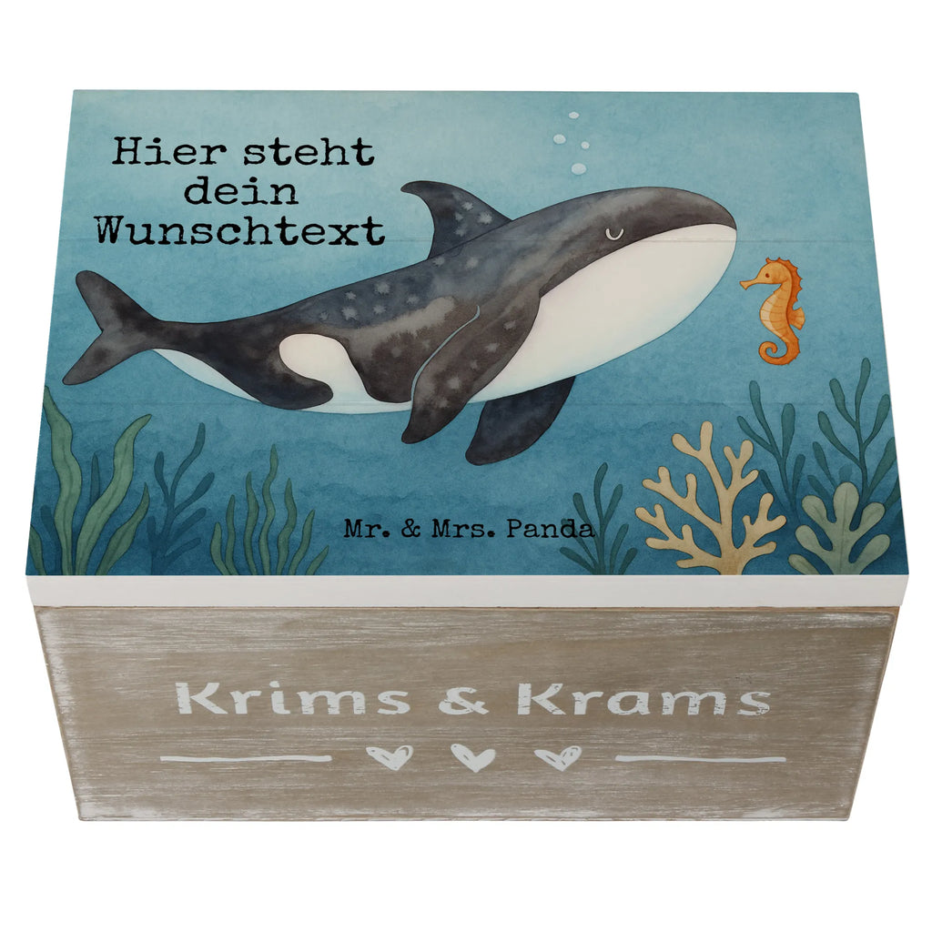 Personalised wooden chest Orca Design Truhe mit Namen, mit Namen, Dekokiste Personalisiert, Truhe Personalisiert, Erinnerungskiste, Erinnerungsbox Personalisiert, Dekokiste mit Namen, Schatzkiste Personalisiert, Holzkiste Personalisiert, Erinnerungskiste Personalisiert, Kiste mit Namen, Schatulle Personalisiert, Aufbewahrungsbox Personalisiert, Schatulle mit Namen, Geschenkbox personalisiert, GEschenkdose personalisiert, Aufbewahrungsbox mit Namen, Schatzkiste mit Namen, Holzkiste mit Namen, Erinnerungsbox mit Namen, Kiste Personalisiert, Meerestiere, Meer, Urlaub, Möglichkeiten, Wal, Startup, Selbstliebe, Motivation, Neustart, Arbeit, Orcas, Orca, Killerwal, Büro