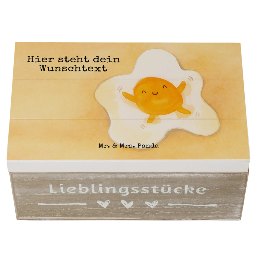 Personalisierte Holzkiste Spiegelei Ei Design mit Namen, Schatulle mit Namen, Schatzkiste mit Namen, GEschenkdose personalisiert, Truhe mit Namen, Truhe Personalisiert, Dekokiste mit Namen, Kiste Personalisiert, Holzkiste mit Namen, Kiste mit Namen, Geschenkbox personalisiert, Holzkiste Personalisiert, Erinnerungskiste, Schatulle Personalisiert, Schatzkiste Personalisiert, Aufbewahrungsbox Personalisiert, Erinnerungsbox mit Namen, Aufbewahrungsbox mit Namen, Erinnerungsbox Personalisiert, Dekokiste Personalisiert, Erinnerungskiste Personalisiert, Tiermotive, Gute Laune, lustige Sprüche, Tiere, Ei, Tag, Spiegelei, Schön, Glücklich, Liebe