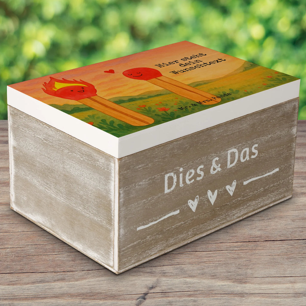 Personalisierte Holzkiste Streichhölzer Design Schatulle mit Namen, Erinnerungsbox Personalisiert, Erinnerungsbox mit Namen, Erinnerungskiste Personalisiert, Dekokiste mit Namen, Truhe mit Namen, Holzkiste mit Namen, Geschenkbox personalisiert, Schatzkiste mit Namen, Schatulle Personalisiert, Aufbewahrungsbox mit Namen, Holzkiste Personalisiert, Truhe Personalisiert, mit Namen, Erinnerungskiste, Dekokiste Personalisiert, Kiste mit Namen, Aufbewahrungsbox Personalisiert, Schatzkiste Personalisiert, GEschenkdose personalisiert, Kiste Personalisiert, Liebe, Partner, Freund, Freundin, Ehemann, Ehefrau, Heiraten, Verlobung, Heiratsantrag, Liebesgeschenk, Jahrestag, Hocheitstag, Streichhölzer