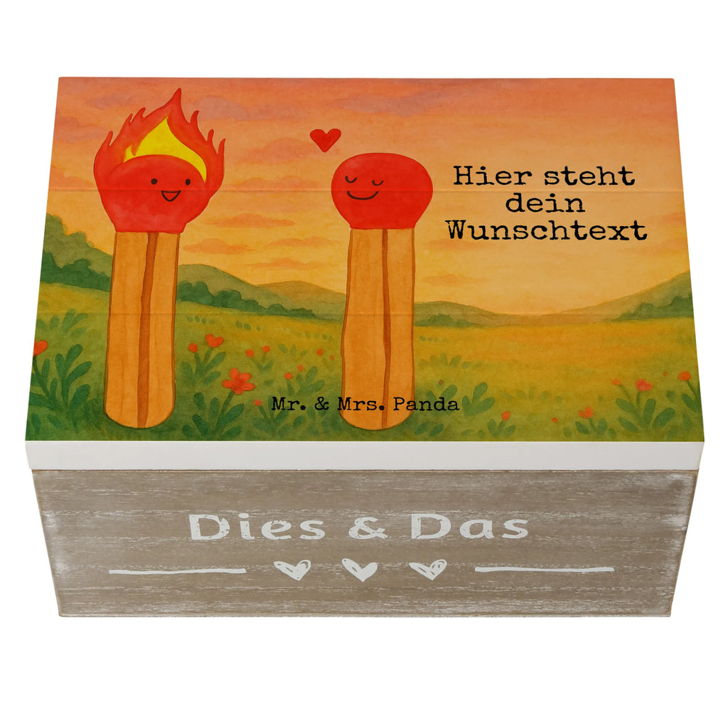 Personalisierte Holzkiste Streichhölzer Design Schatulle mit Namen, Erinnerungsbox Personalisiert, Erinnerungsbox mit Namen, Erinnerungskiste Personalisiert, Dekokiste mit Namen, Truhe mit Namen, Holzkiste mit Namen, Geschenkbox personalisiert, Schatzkiste mit Namen, Schatulle Personalisiert, Aufbewahrungsbox mit Namen, Holzkiste Personalisiert, Truhe Personalisiert, mit Namen, Erinnerungskiste, Dekokiste Personalisiert, Kiste mit Namen, Aufbewahrungsbox Personalisiert, Schatzkiste Personalisiert, GEschenkdose personalisiert, Kiste Personalisiert, Liebe, Partner, Freund, Freundin, Ehemann, Ehefrau, Heiraten, Verlobung, Heiratsantrag, Liebesgeschenk, Jahrestag, Hocheitstag, Streichhölzer