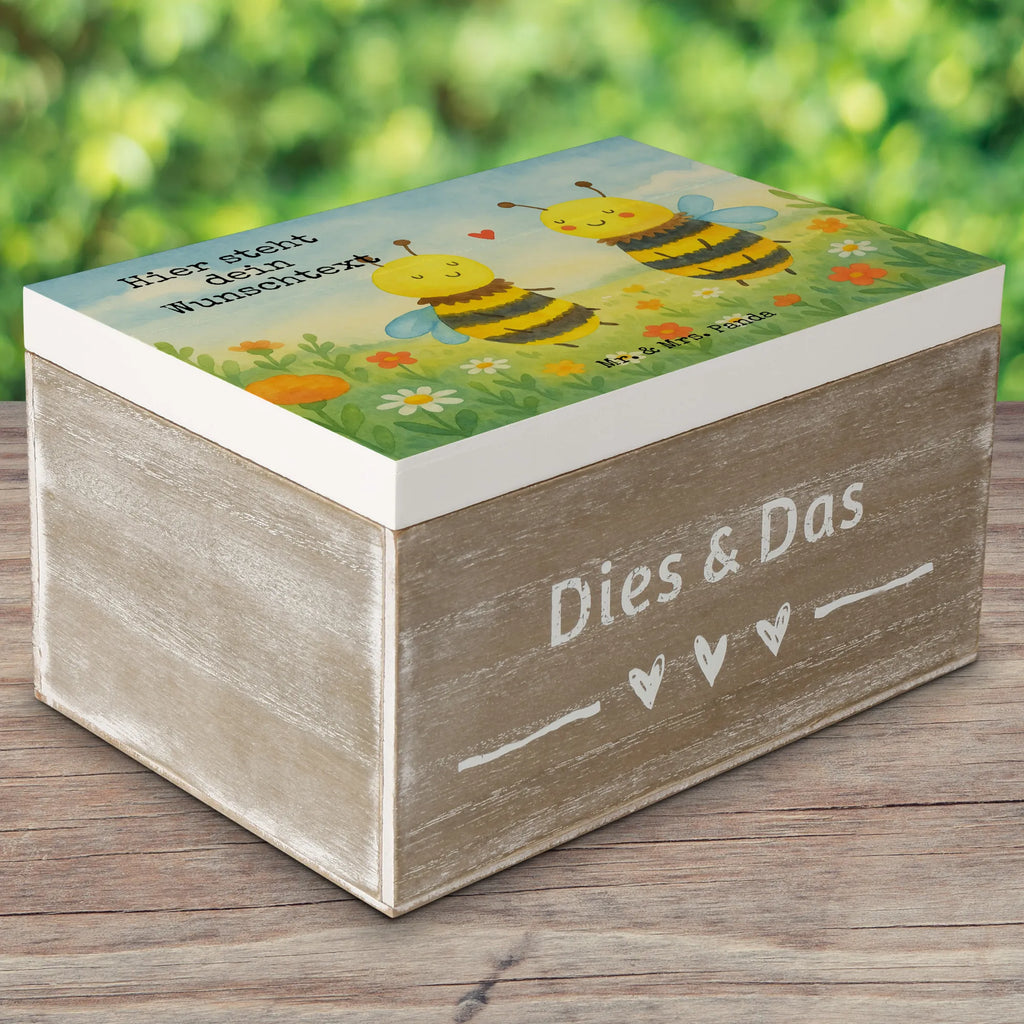 Personalisierte Holzkiste Biene Verliebt Design Erinnerungskiste, GEschenkdose personalisiert, Schatulle Personalisiert, Dekokiste Personalisiert, Aufbewahrungsbox Personalisiert, Kiste Personalisiert, Erinnerungsbox Personalisiert, Schatzkiste mit Namen, Kiste mit Namen, Aufbewahrungsbox mit Namen, Schatzkiste Personalisiert, Erinnerungsbox mit Namen, Holzkiste Personalisiert, mit Namen, Holzkiste mit Namen, Dekokiste mit Namen, Truhe Personalisiert, Geschenkbox personalisiert, Erinnerungskiste Personalisiert, Schatulle mit Namen, Truhe mit Namen, Biene, Wespe, Hummel