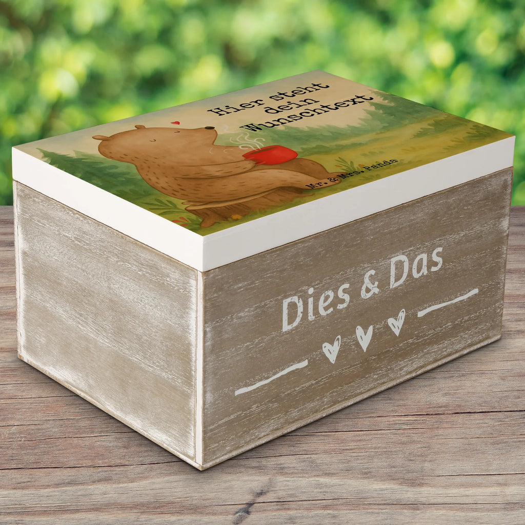 Personalised wooden chest bear Coffee Design Dekokiste mit Namen, Truhe mit Namen, Erinnerungsbox Personalisiert, Kiste Personalisiert, Schatulle Personalisiert, Erinnerungskiste Personalisiert, Schatzkiste Personalisiert, Aufbewahrungsbox Personalisiert, Dekokiste Personalisiert, mit Namen, Schatulle mit Namen, Kiste mit Namen, Holzkiste Personalisiert, Schatzkiste mit Namen, Geschenkbox personalisiert, Holzkiste mit Namen, Erinnerungskiste, Truhe Personalisiert, Aufbewahrungsbox mit Namen, GEschenkdose personalisiert, Erinnerungsbox mit Namen, Bär, Teddy, Teddybär, Welt retten, Welt erobern, Morgenroutine, Kaffee, Coffee, guten Morgen, Bären, Motivation