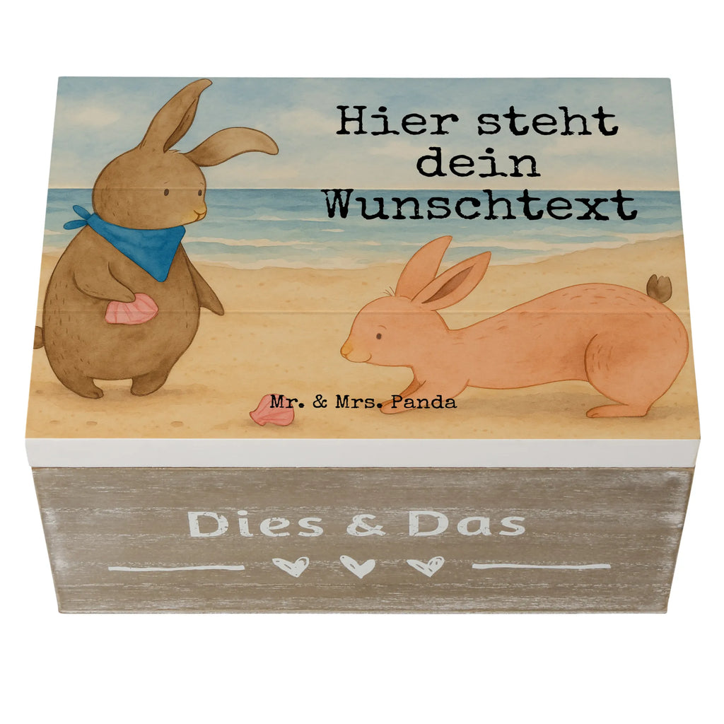 Personalised wooden chest Bunnies with seashell Design Truhe mit Namen, GEschenkdose personalisiert, Dekokiste Personalisiert, Dekokiste mit Namen, Truhe Personalisiert, Holzkiste mit Namen, Holzkiste Personalisiert, Erinnerungskiste Personalisiert, Aufbewahrungsbox mit Namen, Kiste Personalisiert, Erinnerungskiste, Schatzkiste Personalisiert, Schatulle mit Namen, Geschenkbox personalisiert, mit Namen, Aufbewahrungsbox Personalisiert, Schatzkiste mit Namen, Kiste mit Namen, Erinnerungsbox mit Namen, Schatulle Personalisiert, Erinnerungsbox Personalisiert, Familie, Vatertag, Muttertag, Bruder, Schwester, Mama, Papa, Oma, Opa, best friends, Freundin, Freundinnen, Meer, Muscheln, Hasen, beste Freundin, BFF, Muscheln sammeln