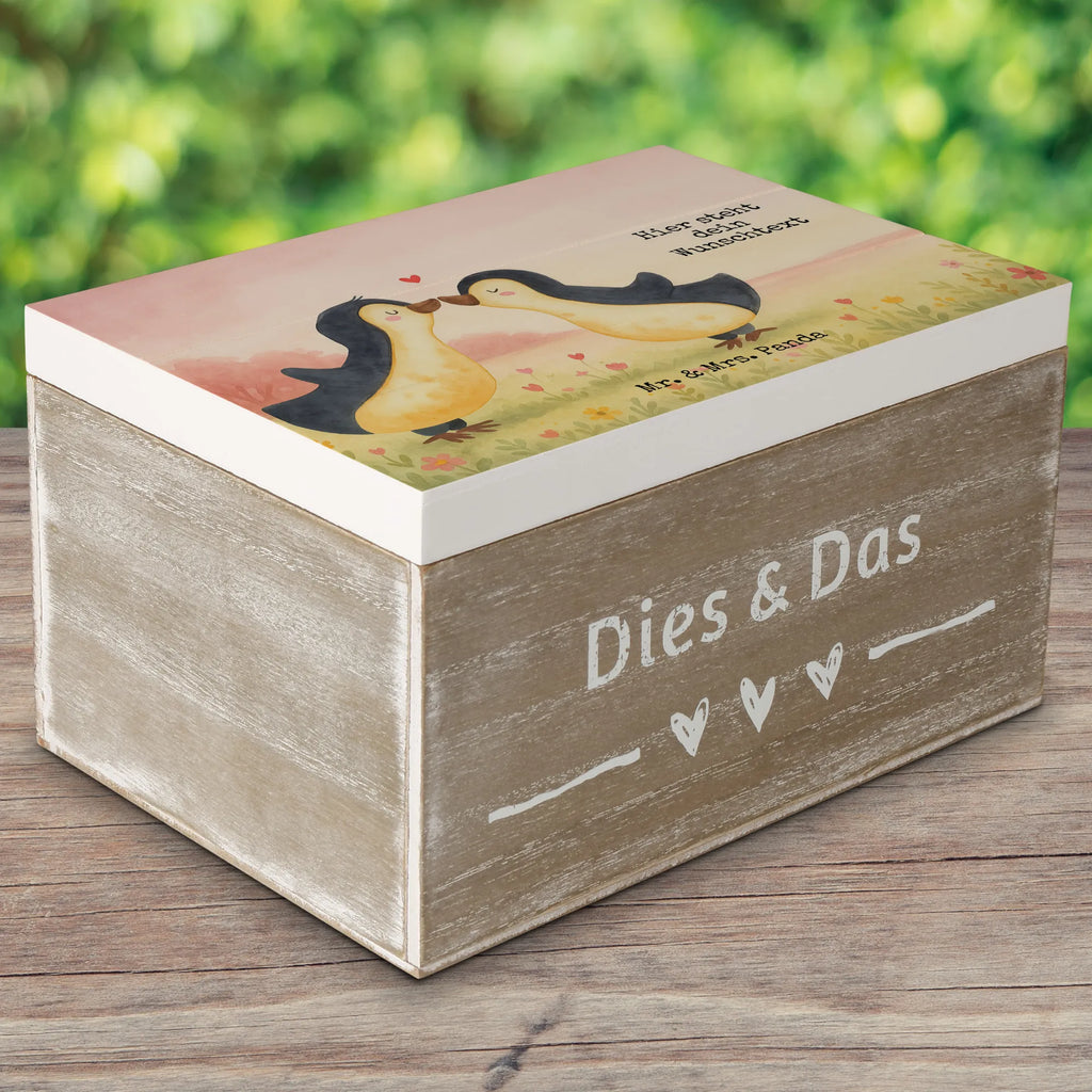 Personalisierte Holzkiste Pinguine Kuss Design Erinnerungsbox Personalisiert, mit Namen, Aufbewahrungsbox mit Namen, Schatzkiste mit Namen, Erinnerungsbox mit Namen, Schatulle Personalisiert, Dekokiste Personalisiert, GEschenkdose personalisiert, Holzkiste mit Namen, Erinnerungskiste, Geschenkbox personalisiert, Kiste Personalisiert, Schatzkiste Personalisiert, Dekokiste mit Namen, Erinnerungskiste Personalisiert, Truhe mit Namen, Truhe Personalisiert, Aufbewahrungsbox Personalisiert, Schatulle mit Namen, Holzkiste Personalisiert, Kiste mit Namen, Liebe, Partner, Freund, Freundin, Ehemann, Ehefrau, Heiraten, Verlobung, Heiratsantrag, Liebesgeschenk, Jahrestag, Hocheitstag, Valentinstag, Geschenk für Partner, Hochzeitstag, für Männer, für Ehemann, Geschenk für Freundin, Liebesbeweis, Mitbringsel, Geschenk für Frauen