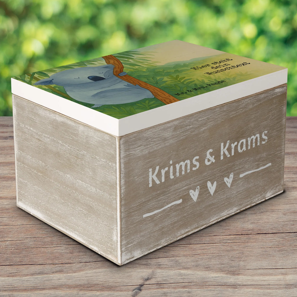 Personalised wooden chest koala Design Schatzkiste mit Namen, Aufbewahrungsbox mit Namen, Erinnerungsbox mit Namen, Truhe Personalisiert, Truhe mit Namen, Kiste mit Namen, Erinnerungsbox Personalisiert, Dekokiste mit Namen, Geschenkbox personalisiert, Erinnerungskiste Personalisiert, Holzkiste mit Namen, Schatulle mit Namen, Schatzkiste Personalisiert, Holzkiste Personalisiert, Erinnerungskiste, Aufbewahrungsbox Personalisiert, mit Namen, Kiste Personalisiert, Schatulle Personalisiert, Dekokiste Personalisiert, GEschenkdose personalisiert, Tiermotive, Gute Laune, lustige Sprüche, Tiere, Traumland, Koala, Traum, träumen, schlafen, Schlafzimmer, Bär, Koalabär