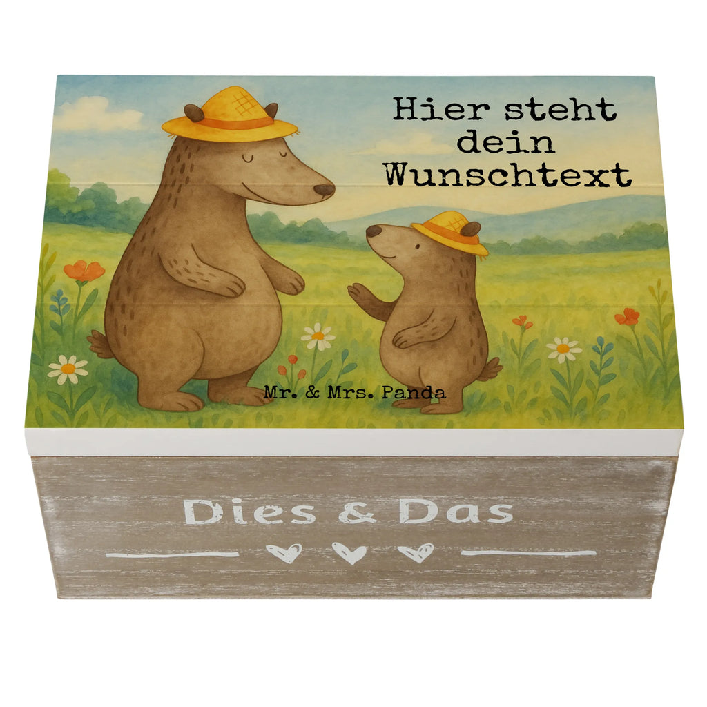 Personalisierte Holzkiste Bären mit Hut Design Dekokiste Personalisiert, Erinnerungskiste, Kiste mit Namen, Truhe mit Namen, Aufbewahrungsbox mit Namen, Schatulle Personalisiert, Schatzkiste Personalisiert, GEschenkdose personalisiert, Truhe Personalisiert, Holzkiste mit Namen, Dekokiste mit Namen, Erinnerungsbox Personalisiert, mit Namen, Erinnerungskiste Personalisiert, Schatulle mit Namen, Aufbewahrungsbox Personalisiert, Kiste Personalisiert, Schatzkiste mit Namen, Erinnerungsbox mit Namen, Holzkiste Personalisiert, Geschenkbox personalisiert, Familie, Vatertag, Muttertag, Bruder, Schwester, Mama, Papa, Oma, Opa, Vater-Sohn, Dad, Vater, Kind, Sohn, Vorbild, Bär, Paps, Söhne, Papi, Kinder, Lieblingsmensch, Bären, Daddy, Family