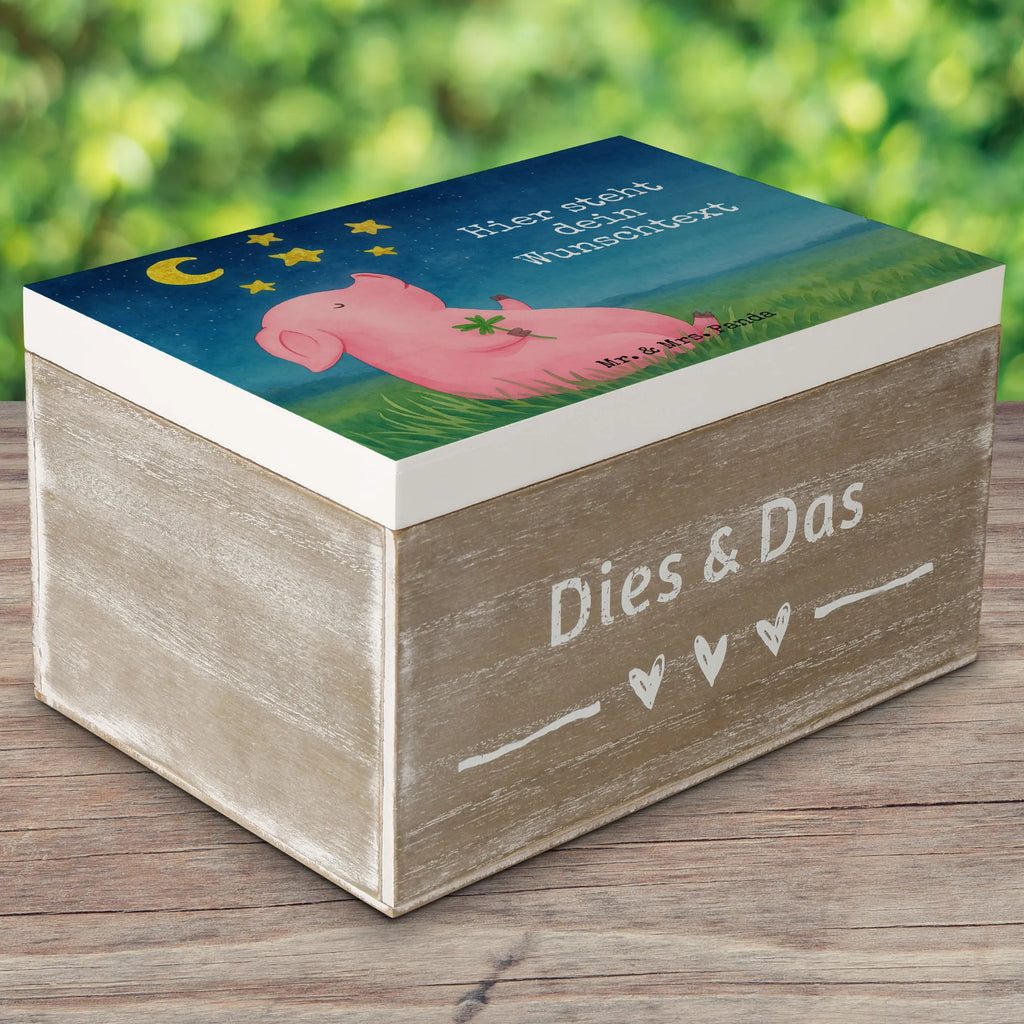 Personalised wooden chest Pig Luck Design Holzkiste Personalisiert, Erinnerungsbox Personalisiert, Schatzkiste Personalisiert, Aufbewahrungsbox Personalisiert, Schatulle Personalisiert, Kiste Personalisiert, Truhe mit Namen, Dekokiste Personalisiert, Holzkiste mit Namen, Kiste mit Namen, Erinnerungsbox mit Namen, Dekokiste mit Namen, Truhe Personalisiert, Erinnerungskiste Personalisiert, mit Namen, Schatzkiste mit Namen, Aufbewahrungsbox mit Namen, Schatulle mit Namen, GEschenkdose personalisiert, Erinnerungskiste, Geschenkbox personalisiert, Tiermotive, Gute Laune, lustige Sprüche, Tiere, Sterne, Sernchen, Ziele, Glücksschwein. Glück, Träume, Schwein, Motivation, Schweinchen, Glücksbringer