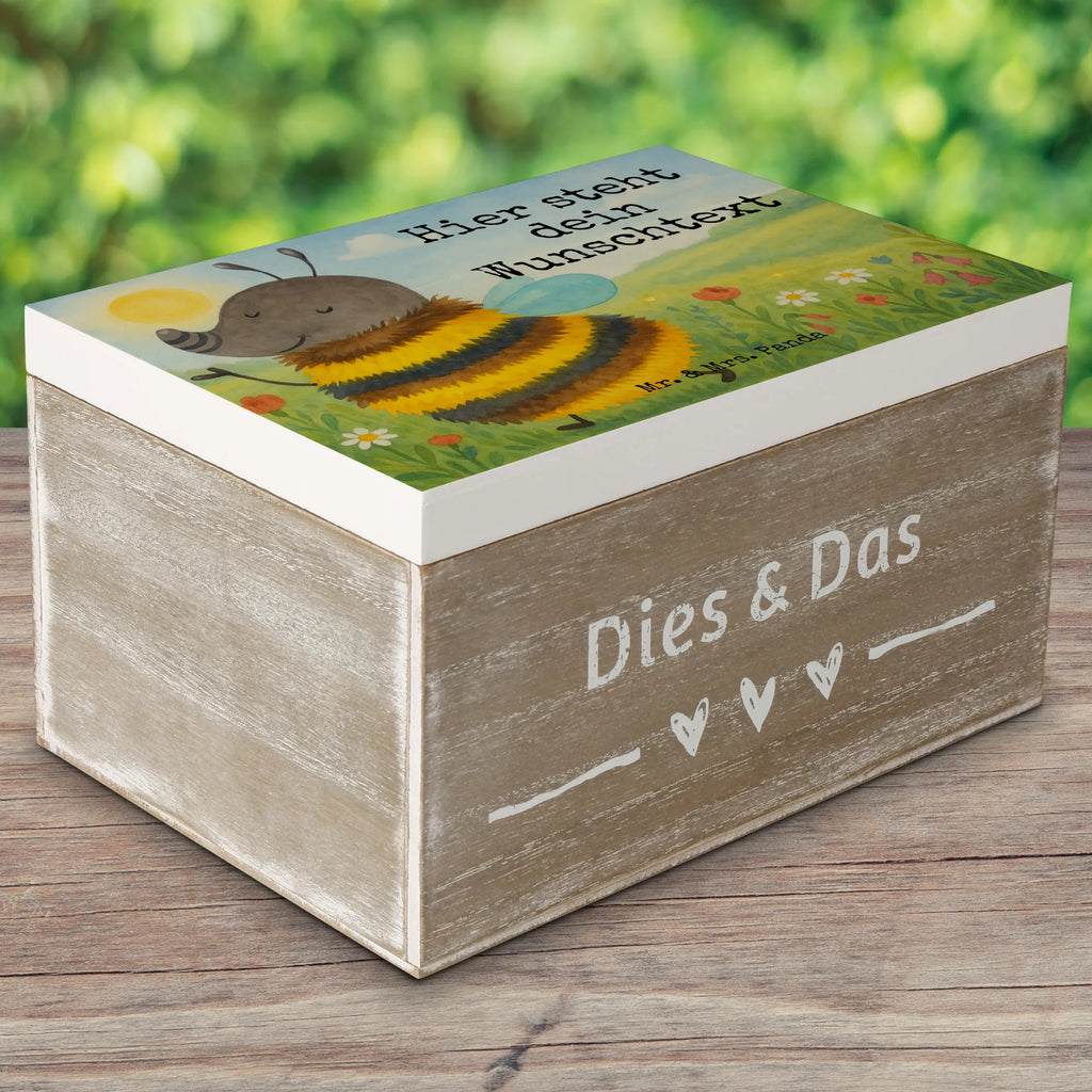 Personalisierte Holzkiste Hummel flauschig Design Erinnerungskiste Personalisiert, Erinnerungsbox Personalisiert, Kiste Personalisiert, Dekokiste mit Namen, Erinnerungsbox mit Namen, Schatulle mit Namen, Schatzkiste Personalisiert, Aufbewahrungsbox mit Namen, GEschenkdose personalisiert, Truhe Personalisiert, Schatulle Personalisiert, Holzkiste Personalisiert, Schatzkiste mit Namen, Holzkiste mit Namen, Geschenkbox personalisiert, Truhe mit Namen, Kiste mit Namen, Erinnerungskiste, Aufbewahrungsbox Personalisiert, mit Namen, Dekokiste Personalisiert, Tiermotive, Gute Laune, lustige Sprüche, Tiere, Blume, Hummel, Biene, Flauschig, Natur
