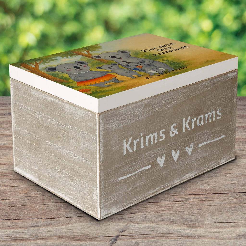 Personalised wooden chest Koala Family Design Erinnerungskiste Personalisiert, Geschenkbox personalisiert, Dekokiste Personalisiert, Truhe mit Namen, Holzkiste mit Namen, Kiste mit Namen, Aufbewahrungsbox mit Namen, Schatzkiste Personalisiert, Schatulle mit Namen, mit Namen, Erinnerungskiste, Aufbewahrungsbox Personalisiert, GEschenkdose personalisiert, Holzkiste Personalisiert, Kiste Personalisiert, Truhe Personalisiert, Erinnerungsbox Personalisiert, Dekokiste mit Namen, Schatzkiste mit Namen, Erinnerungsbox mit Namen, Schatulle Personalisiert, Familie, Vatertag, Muttertag, Bruder, Schwester, Mama, Papa, Oma, Opa, Familienleben, Koalas, Family, Geschwister, Koala, Kinder