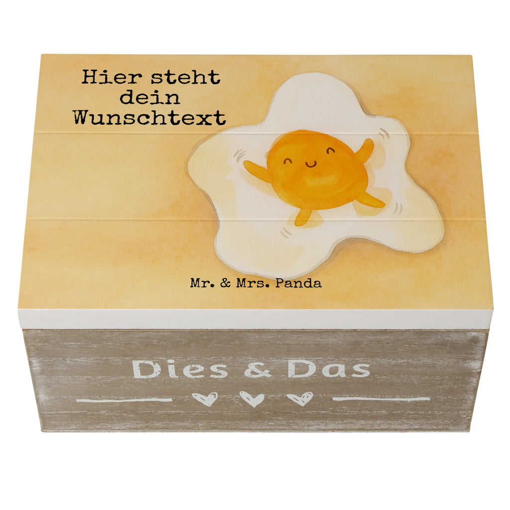 Personalisierte Holzkiste Spiegelei Ei Design mit Namen, Schatulle mit Namen, Schatzkiste mit Namen, GEschenkdose personalisiert, Truhe mit Namen, Truhe Personalisiert, Dekokiste mit Namen, Kiste Personalisiert, Holzkiste mit Namen, Kiste mit Namen, Geschenkbox personalisiert, Holzkiste Personalisiert, Erinnerungskiste, Schatulle Personalisiert, Schatzkiste Personalisiert, Aufbewahrungsbox Personalisiert, Erinnerungsbox mit Namen, Aufbewahrungsbox mit Namen, Erinnerungsbox Personalisiert, Dekokiste Personalisiert, Erinnerungskiste Personalisiert, Tiermotive, Gute Laune, lustige Sprüche, Tiere, Ei, Tag, Spiegelei, Schön, Glücklich, Liebe
