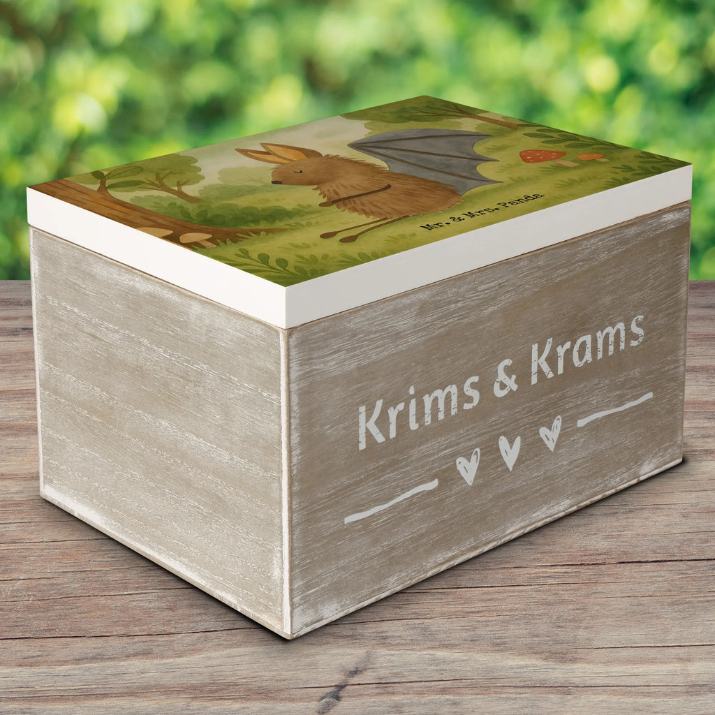 Holzkiste Fledermaus Sitzen Design Holzkiste, Kiste, Schatzkiste, Truhe, Schatulle, XXL, Erinnerungsbox, Erinnerungskiste, Dekokiste, Aufbewahrungsbox, Geschenkbox, Geschenkdose, Tiermotive, Gute Laune, lustige Sprüche, Tiere, Fledermaus, Fledermäuse, Motivation, entspannen