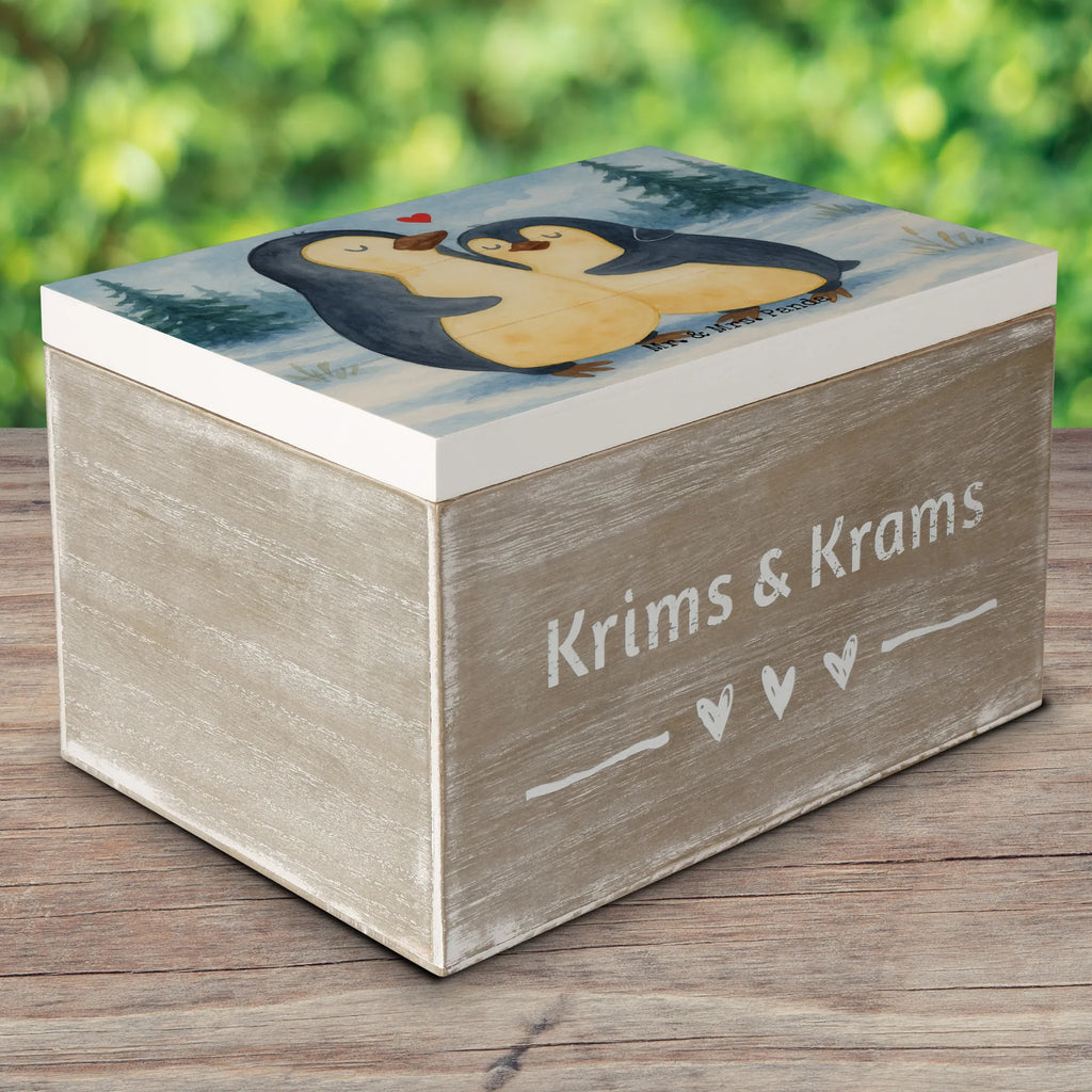 Skrzynia drewniana Pingwin przytulać Design Erinnerungsbox, Schatzkiste, Truhe, Geschenkdose, Geschenkbox, Dekokiste, Holzkiste, Kiste, Schatulle, XXL, Erinnerungskiste, Aufbewahrungsbox, Pinguin, Liebespaar, Hochzeitstag, Verlobung, Hochzeitsgeschenk, Liebe, Liebesbeweis, Liebesgeschenk, Jahrestag, Hochzeit