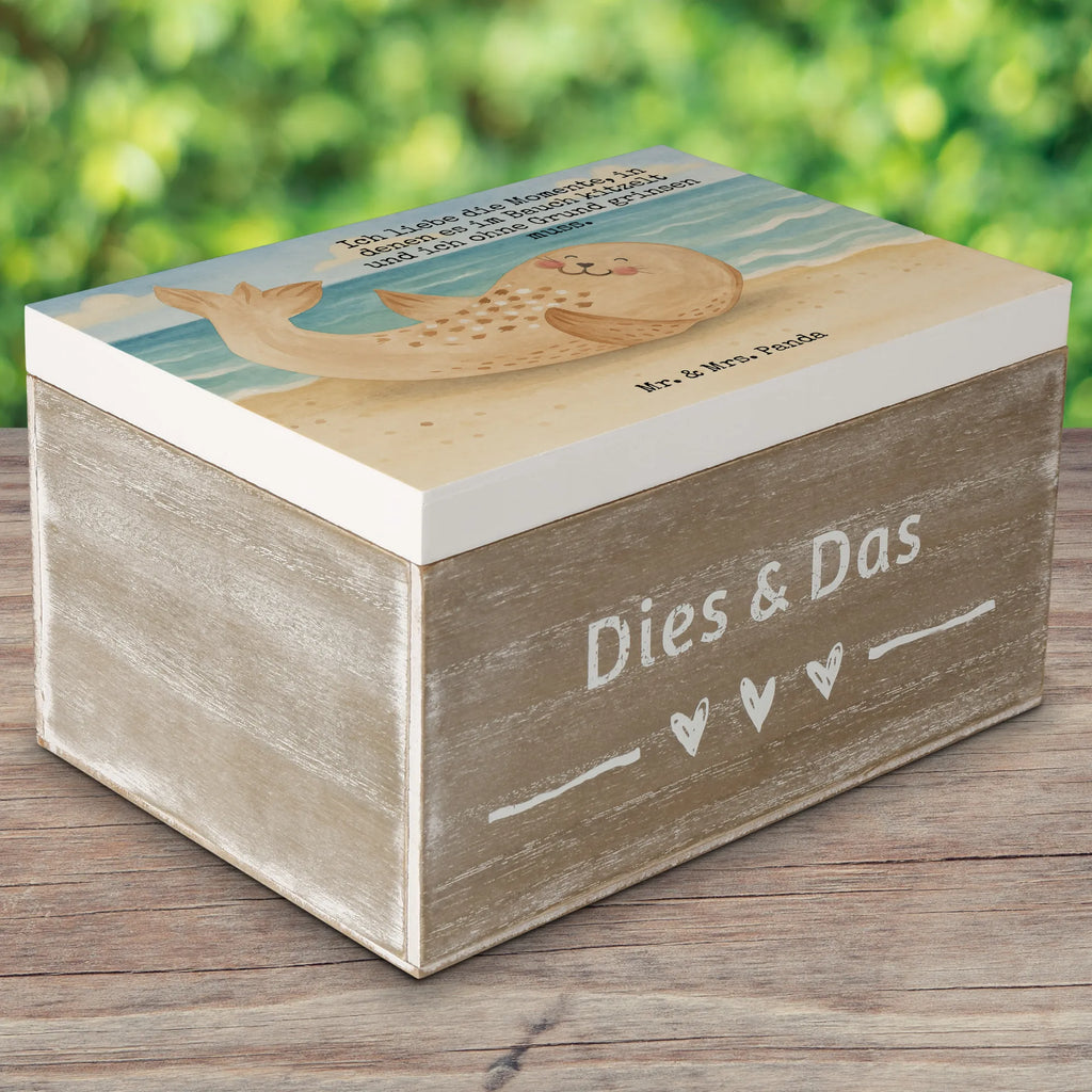 Holzkiste Robbe Liegen Design Holzkiste, Geschenkbox, XXL, Aufbewahrungsbox, Geschenkdose, Kiste, Schatzkiste, Erinnerungsbox, Dekokiste, Schatulle, Truhe, Erinnerungskiste, Tiermotive, Gute Laune, lustige Sprüche, Tiere, Lachen, Nordsee, Robbe, Robben, Meerestier, Freude, Strand, Seehund, Ostsee