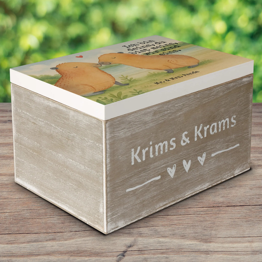 Holzkiste Capybara Liebe Design Erinnerungsbox, Truhe, Schatulle, Schatzkiste, Geschenkbox, Aufbewahrungsbox, Geschenkdose, Holzkiste, Dekokiste, Erinnerungskiste, XXL, Kiste, Tiermotive, Gute Laune, lustige Sprüche, Tiere, Ich bin deins, Kuschel Capybaras, Verschmolzen, Valentinstag, Geschenkidee, Beziehung, Tierliebe, Ehejubiläum, Jahrestag, Liebe, Paar, Romantisches Geschenk, Du bist meins, Herzlich, Liebesbeweis, Capybara, Liebesspruch, Partnertiere, Handgezeichnet, verliebt