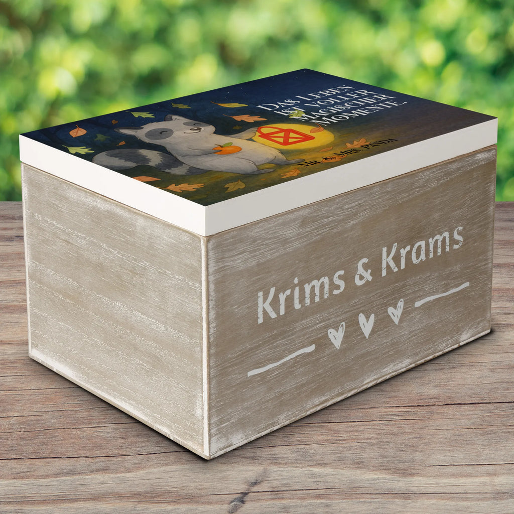 Wooden chest Raccoon Lantern Design Erinnerungskiste, Schatzkiste, Dekokiste, Holzkiste, Truhe, Erinnerungsbox, XXL, Kiste, Geschenkbox, Aufbewahrungsbox, Geschenkdose, Schatulle, Halloween, Deko, Martinssingen, Dekoration, Geschenke, Schenken, Laterne, Süßes sonst gibt's saures, Halloween Deko, Waschbär, Herbst, Trick or Treat