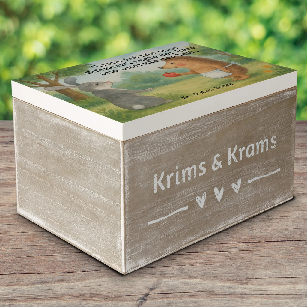 Holzkiste Hase Igel Design Geschenkbox, Kiste, Aufbewahrungsbox, Truhe, XXL, Erinnerungsbox, Schatulle, Schatzkiste, Geschenkdose, Dekokiste, Erinnerungskiste, Holzkiste, Tiermotive, Gute Laune, lustige Sprüche, Tiere, Trösten, Liebeskummer Geschenk, Liebe Spruch, Hase, Igel, Spruch romantisch, Trennungsschmerz, Herzschmerz, Igel und Hase