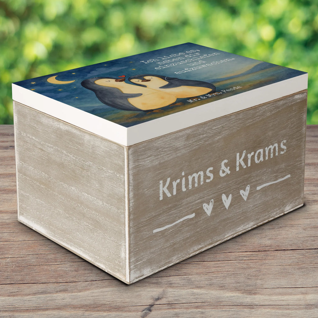 Holzkiste Pinguine Einschlafen Design Erinnerungskiste, Truhe, Holzkiste, XXL, Aufbewahrungsbox, Schatzkiste, Kiste, Erinnerungsbox, Dekokiste, Geschenkdose, Schatulle, Geschenkbox, Liebe, Partner, Freund, Freundin, Ehemann, Ehefrau, Heiraten, Verlobung, Heiratsantrag, Liebesgeschenk, Jahrestag, Hocheitstag, Geschenk für Partner, Valentinstag, Mitbringsel, Liebesbeweis, Geschenk für Frauen, Geschenk für Freundin, für Ehemann, Hochzeitstag, für Männer