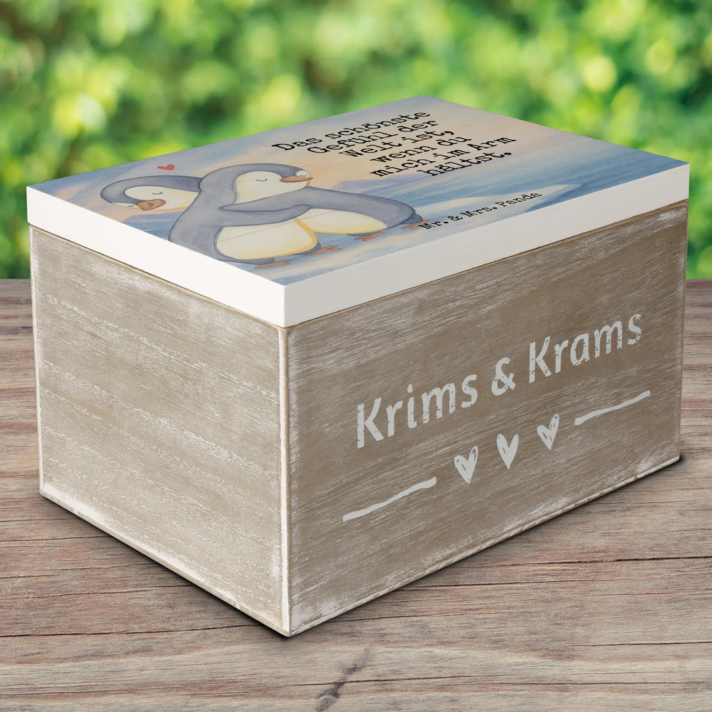 Skrzynia drewniana Pingwiny przytulanie Design Kiste, Schatulle, Erinnerungsbox, Schatzkiste, Geschenkdose, Geschenkbox, Truhe, Aufbewahrungsbox, Erinnerungskiste, XXL, Dekokiste, Holzkiste, Liebe, Partner, Freund, Freundin, Ehemann, Ehefrau, Heiraten, Verlobung, Heiratsantrag, Liebesgeschenk, Jahrestag, Hocheitstag, Geschenk für Frauen, Hochzeitstag, Geschenk für Freundin, für Ehemann, für Männer, Liebesbeweis, Geschenk für Partner, Mitbringsel, Valentinstag
