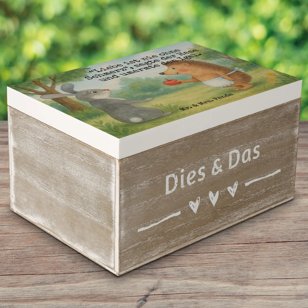 Holzkiste Hase Igel Design Geschenkbox, Kiste, Aufbewahrungsbox, Truhe, XXL, Erinnerungsbox, Schatulle, Schatzkiste, Geschenkdose, Dekokiste, Erinnerungskiste, Holzkiste, Tiermotive, Gute Laune, lustige Sprüche, Tiere, Trösten, Liebeskummer Geschenk, Liebe Spruch, Hase, Igel, Spruch romantisch, Trennungsschmerz, Herzschmerz, Igel und Hase