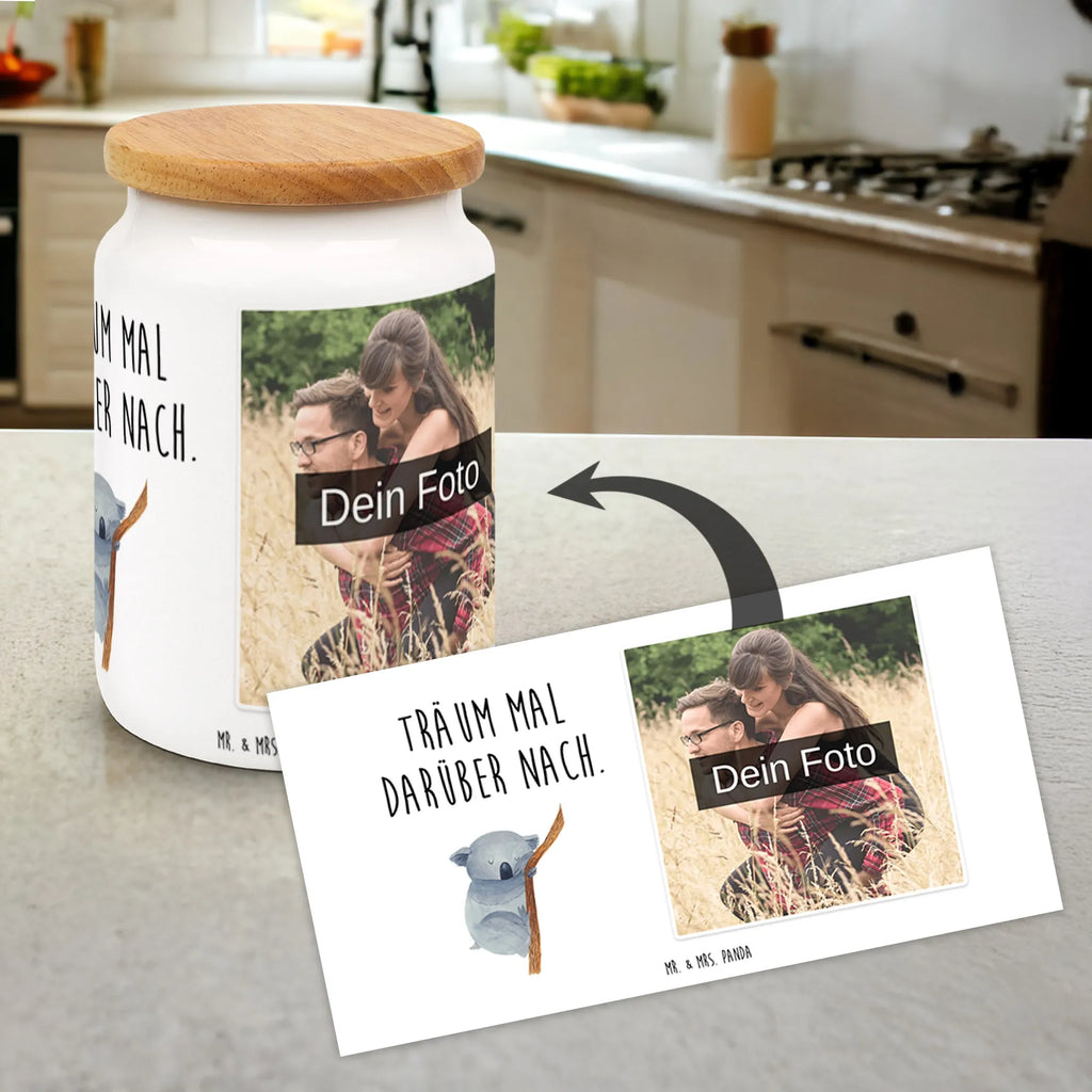 Personalisierte Foto Vorratsdose Koalabär Vorratsdose Mit Familienfoto, Vorratsdose Mit Eigenem Motiv, Foto Vorratsdose, Vorratsdose Bedrucken Lassen, Werbeschenk mit Logo, Vorratsdose Mit Bild Und Namen, Vorratsbehälter Mit Foto, Aufbewahrungsdose Mit Bild, Vorratsdose Mit Kinderfoto, Vorratsdose Mit Foto, Küchenbox Mit Bild, Personalisierte Vorratsdose Mit Bild, Frischhaltedose Mit Eigenem Foto, Vorratsdose Mit Haustierfoto, Vorratsdose Mit Wunschfoto, Vorratsdose Mit Foto Und Text, Vorratsdose Mit Fotodruck, Aufbewahrungsdose Mit Foto, Vorratsdose Mit Eigenem Foto, Vorratsdose Selbst Gestalten Mit Foto, Vorratsdose Als Geschenk Mit Foto, Werbeschenk mit Bild, Vorratsglas Mit Foto, Individuelle Vorratsdose Mit Bild, Vorratsdose Personalisiert Mit Foto, Vorratsdose Mit Bild, Tiermotive, Gute Laune, lustige Sprüche, Tiere, Bär, schlafen, Traum, Koalabär, Schlafzimmer, Traumland, träumen, Koala