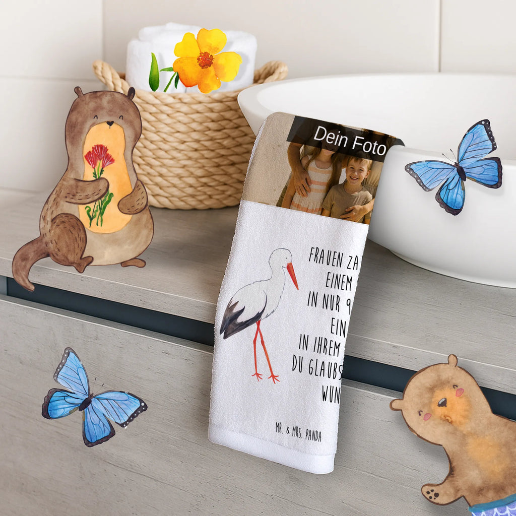 Personalisiertes Foto Gästehandtuch Storch Gästehandtuch Strapazierfähig Mit Foto, Gästehandtuch Baumwolle Mit Foto, Handtuch Gästezimmer Mit Foto, Gästehandtuch 30x50 Mit Bild, Gästehandtuch Beige Mit Foto, Gästehandtuch Set Mit Foto, Gästehandtuch Waschbar Mit Bild, Gästehandtuch Badezimmer Mit Bild, Gästehandtuch Weiß Mit Foto, Gästehandtuch Weich Mit Bild, Handtuch Für Toilette Mit Bild, Personalisiertes Gästehandtuch Mit Foto, Handtuch Klein Mit Bild, Gästehandtuch Mit Muster Und Foto, Handtuch Für Gäste-WC Mit Foto, Gästehandtuch Bunt Mit Foto, Gästehandtuch Pflegeleicht Mit Foto, Gästehandtuch Bad Mit Foto, Gästehandtuch Ökologisch Mit Foto, Gäste-Tuch Mit Eigenem Foto, Gästehandtuch Klassisch Mit Bild, Handtuch Gästeformat Mit Foto, Gästehandtuch Mit Bordüre Und Bild, Gästehandtuch Nachhaltig Mit Bild, Kleines Handtuch Mit Foto, Gästehandtuch Schnell Trocknend Mit Bild, Waschhandtuch Mit Foto, Gästehandtücher Mit Bild, Gästehandtuch Schwarz Mit Foto, Gästehandtuch Saugfähig Mit Foto, Gästehandtuch Modern Mit Foto, Gästehandtuch Für Hotels Mit Foto, Gästehandtuch Bio Baumwolle Mit Bild, Handtuch Für Gäste Mit Foto, Gästehandtuch Mit Foto, Gästehandtuch Grau Mit Bild, Gästehandtuch Hochwertig Mit Foto, Tiermotive, Gute Laune, lustige Sprüche, Tiere, Babybauch, Baby, Störche, Mutter, Schwangerschaft, Geburt, Schwanger, Storch, Mutter werden, Mütter