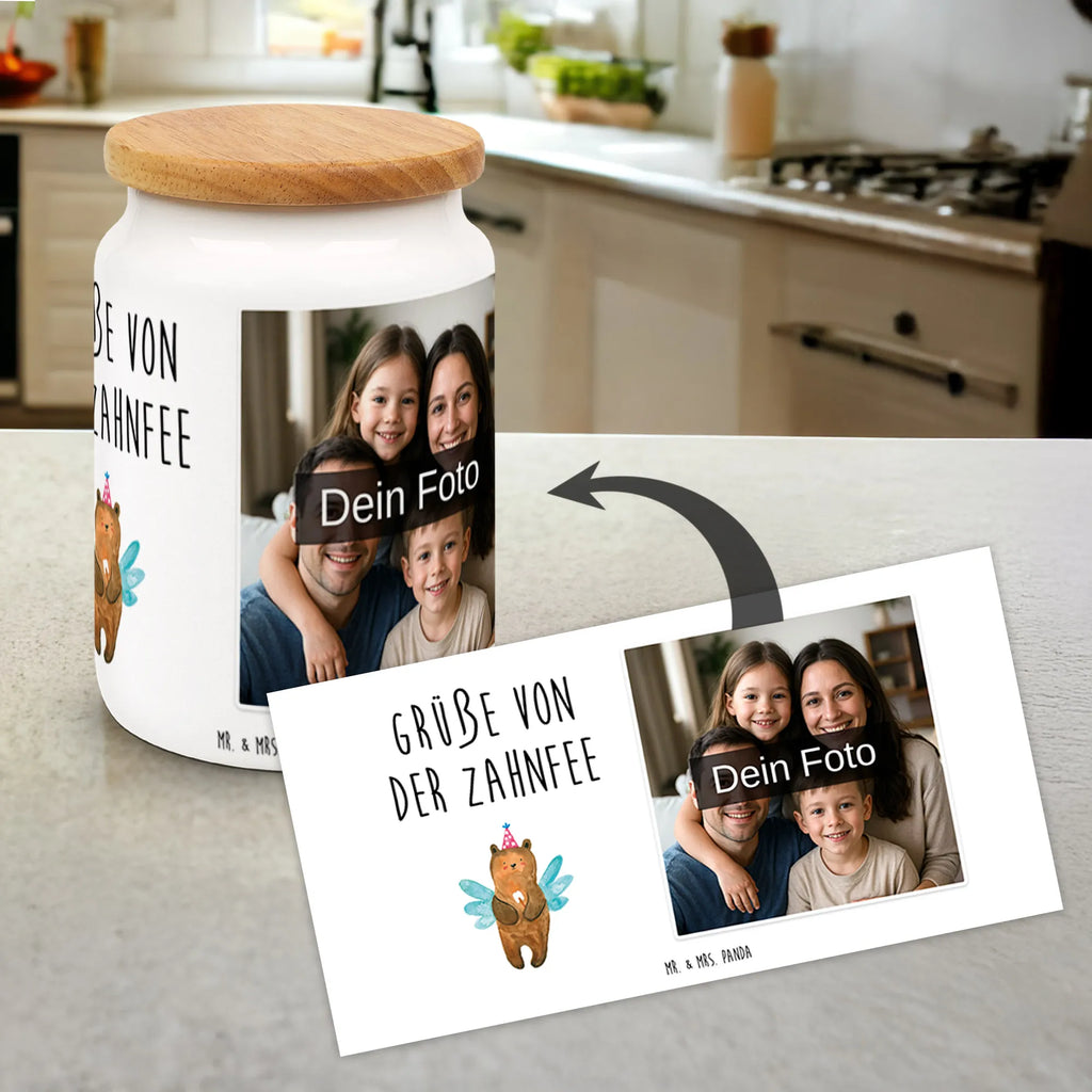 Personalisierte Foto Vorratsdose Bär Zahnfee Vorratsdose Mit Eigenem Foto, Vorratsdose Als Geschenk Mit Foto, Aufbewahrungsdose Mit Bild, Vorratsdose Mit Foto, Vorratsdose Mit Fotodruck, Aufbewahrungsdose Mit Foto, Vorratsdose Mit Kinderfoto, Frischhaltedose Mit Eigenem Foto, Küchenbox Mit Bild, Vorratsbehälter Mit Foto, Vorratsdose Mit Familienfoto, Werbeschenk mit Logo, Werbeschenk mit Bild, Vorratsdose Mit Bild, Vorratsdose Mit Wunschfoto, Individuelle Vorratsdose Mit Bild, Vorratsdose Mit Bild Und Namen, Vorratsdose Mit Haustierfoto, Vorratsglas Mit Foto, Vorratsdose Bedrucken Lassen, Vorratsdose Mit Eigenem Motiv, Personalisierte Vorratsdose Mit Bild, Vorratsdose Personalisiert Mit Foto, Foto Vorratsdose, Vorratsdose Selbst Gestalten Mit Foto, Vorratsdose Mit Foto Und Text, Bär, Teddy, Teddybär, Milchzahn, Erster Zahn, Zahnfee, Fee