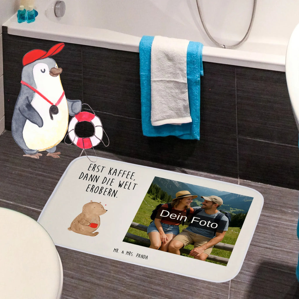Personalisierte Foto Badematte Bär Kaffee Badvorleger Mit Eigenem Motiv, Badvorleger Mit Wunschbild, Personaliserter Badvorleger Mit Foto, Bad Fußmatte Mit Bild, Badematte mit Foto, Badezimmerteppich Mit Foto, Badvorleger Mit Eigenem Foto, Badmatte Waschbar Mit Foto, Badvorleger Groß Mit Foto, Duschvorleger Mit Foto, Badläufer Mit Bild, Badgarnitur Mit Foto, Werbegeschenk Mit Logo, Rutschfester Badvorleger Mit Foto, Badematte Rutschfest Mit Foto, Badezimmer Matte Mit Foto, Badteppich Mit Bild, Badvorleger Mit Foto, Waschbarer Badvorleger Mit Foto, Design Badvorleger Mit Eigenem Foto, Saugfähiger Badvorleger Mit Foto, Badezimmermatte Mit Foto, Badvorleger Mit Fotodruck, Gemusterter Badvorleger Mit Bild, Werbegeschenk Mit Foto, Badvorleger Klein Mit Bild, Badvorleger Mikrofaser Mit Foto, Rechteckiger Badvorleger Mit Bild, Badvorleger Selbst Gestalten Mit Foto, Weicher Badvorleger Mit Bild, Runder Badvorleger Mit Foto, Badvorleger Für Badewanne Mit Bild, Badematte selber gestalten, Badematte Mit Foto, Klassischer Badvorleger Mit Foto, Weißer Badvorleger Mit Foto, Badvorleger Baumwolle Mit Bild, Firmengeschenk Mit Eigenem Logo, Moderner Badvorleger Mit Bild, Foto Badvorleger Für Dusche, Badematten Set Mit Foto, Schwarzer Badvorleger Mit Bild, Gäste-WC Badvorleger Mit Foto, Badvorleger Mit Bild, Teppich Fürs Bad Mit Eigenem Bild, Vintage Badvorleger Mit Foto, Bär, Teddy, Teddybär, Motivation, Morgenroutine, Coffee, guten Morgen, Bären, Kaffee, Welt retten, Welt erobern