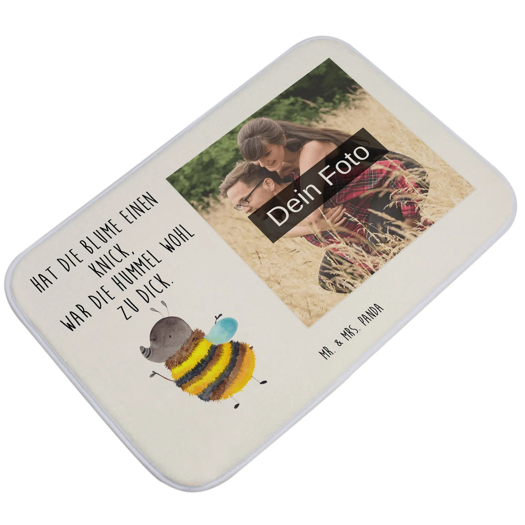 Personalisierte Foto Badematte Hummel flauschig Badgarnitur Mit Foto, Design Badvorleger Mit Eigenem Foto, Badematte Rutschfest Mit Foto, Gäste-WC Badvorleger Mit Foto, Werbegeschenk Mit Foto, Saugfähiger Badvorleger Mit Foto, Badematte selber gestalten, Teppich Fürs Bad Mit Eigenem Bild, Vintage Badvorleger Mit Foto, Firmengeschenk Mit Eigenem Logo, Badvorleger Mit Foto, Klassischer Badvorleger Mit Foto, Badematten Set Mit Foto, Duschvorleger Mit Foto, Weicher Badvorleger Mit Bild, Gemusterter Badvorleger Mit Bild, Personaliserter Badvorleger Mit Foto, Rutschfester Badvorleger Mit Foto, Badvorleger Klein Mit Bild, Badvorleger Mikrofaser Mit Foto, Foto Badvorleger Für Dusche, Bad Fußmatte Mit Bild, Badvorleger Mit Eigenem Foto, Waschbarer Badvorleger Mit Foto, Badvorleger Für Badewanne Mit Bild, Werbegeschenk Mit Logo, Badezimmer Matte Mit Foto, Badvorleger Mit Fotodruck, Badezimmermatte Mit Foto, Badvorleger Mit Eigenem Motiv, Weißer Badvorleger Mit Foto, Badvorleger Selbst Gestalten Mit Foto, Runder Badvorleger Mit Foto, Moderner Badvorleger Mit Bild, Badvorleger Mit Bild, Badvorleger Baumwolle Mit Bild, Rechteckiger Badvorleger Mit Bild, Schwarzer Badvorleger Mit Bild, Badläufer Mit Bild, Badteppich Mit Bild, Badematte Mit Foto, Badvorleger Mit Wunschbild, Badezimmerteppich Mit Foto, Badematte mit Foto, Badmatte Waschbar Mit Foto, Badvorleger Groß Mit Foto, Tiermotive, Gute Laune, lustige Sprüche, Tiere, Flauschig, Natur, Hummel, Blume, Biene